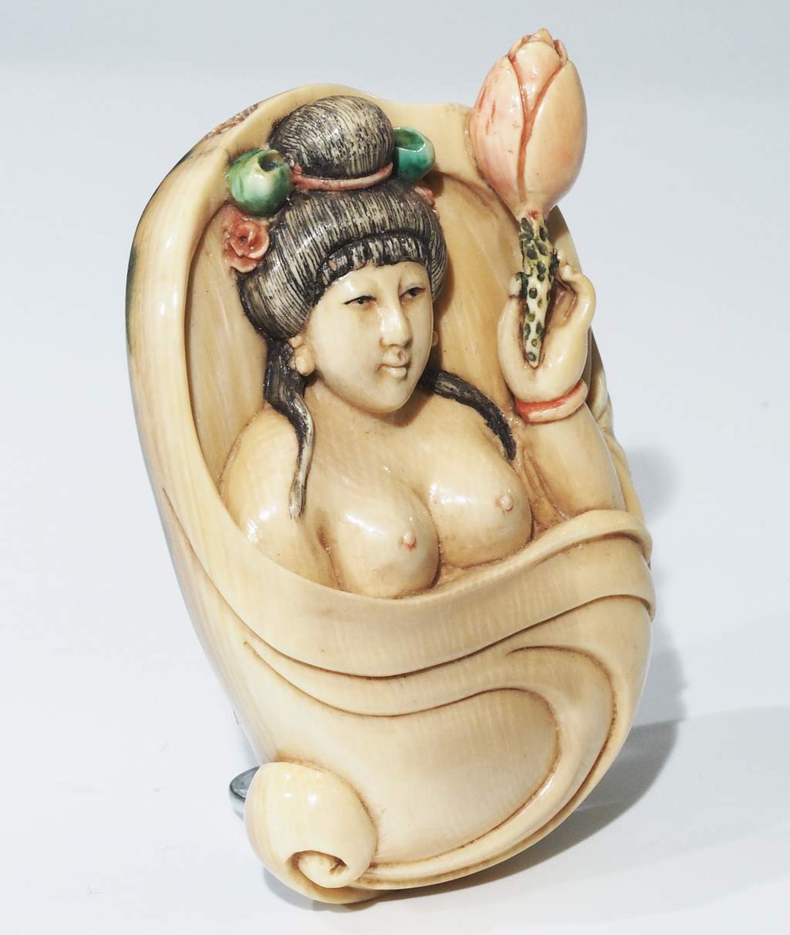 Netsuke, kleine Schnitzfigur, Japan. Erotika, - Bild 3 aus 8