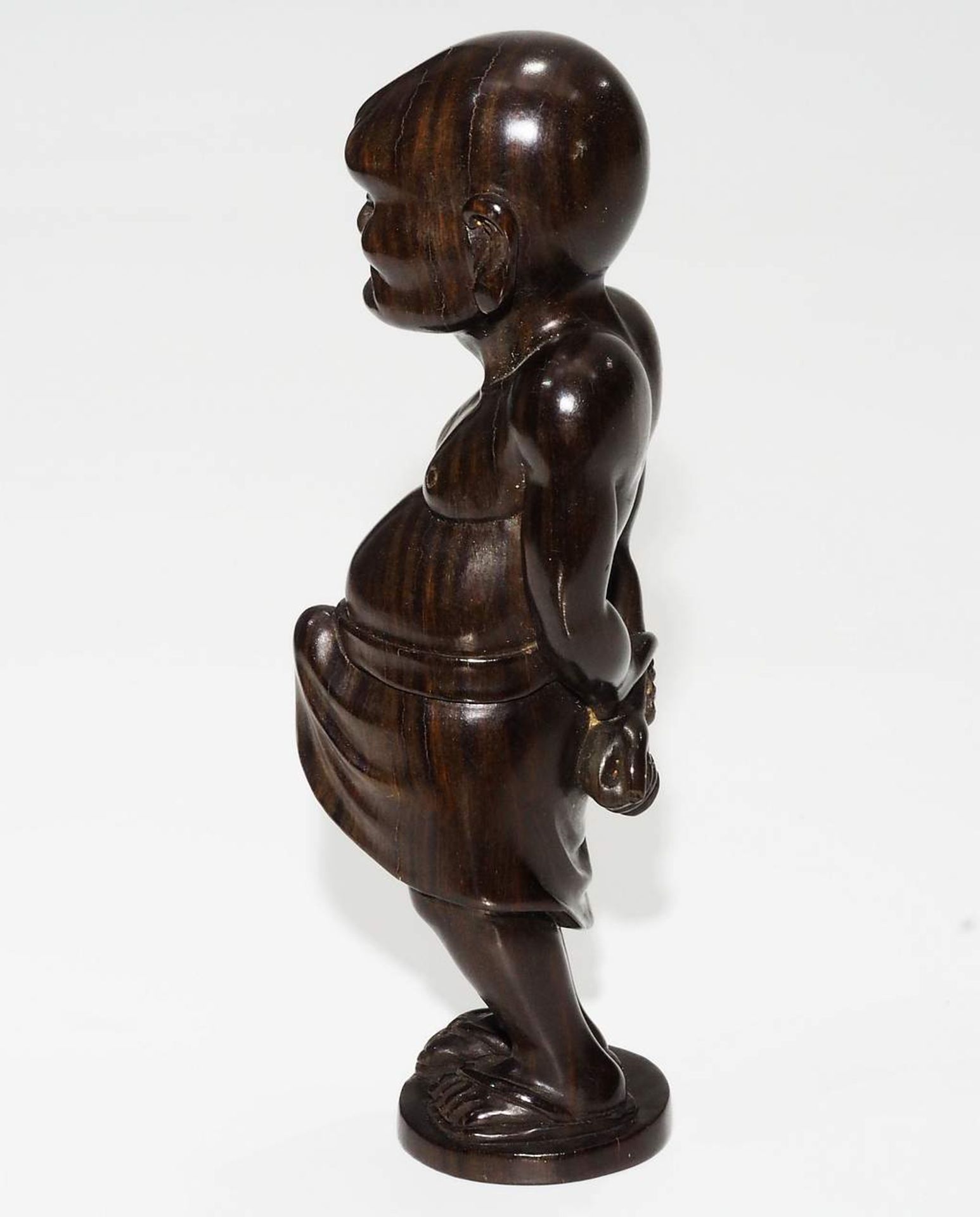 Netsuke, Schnitzfigur Japan. "Mann mit erigiertem Penis". - Bild 5 aus 8