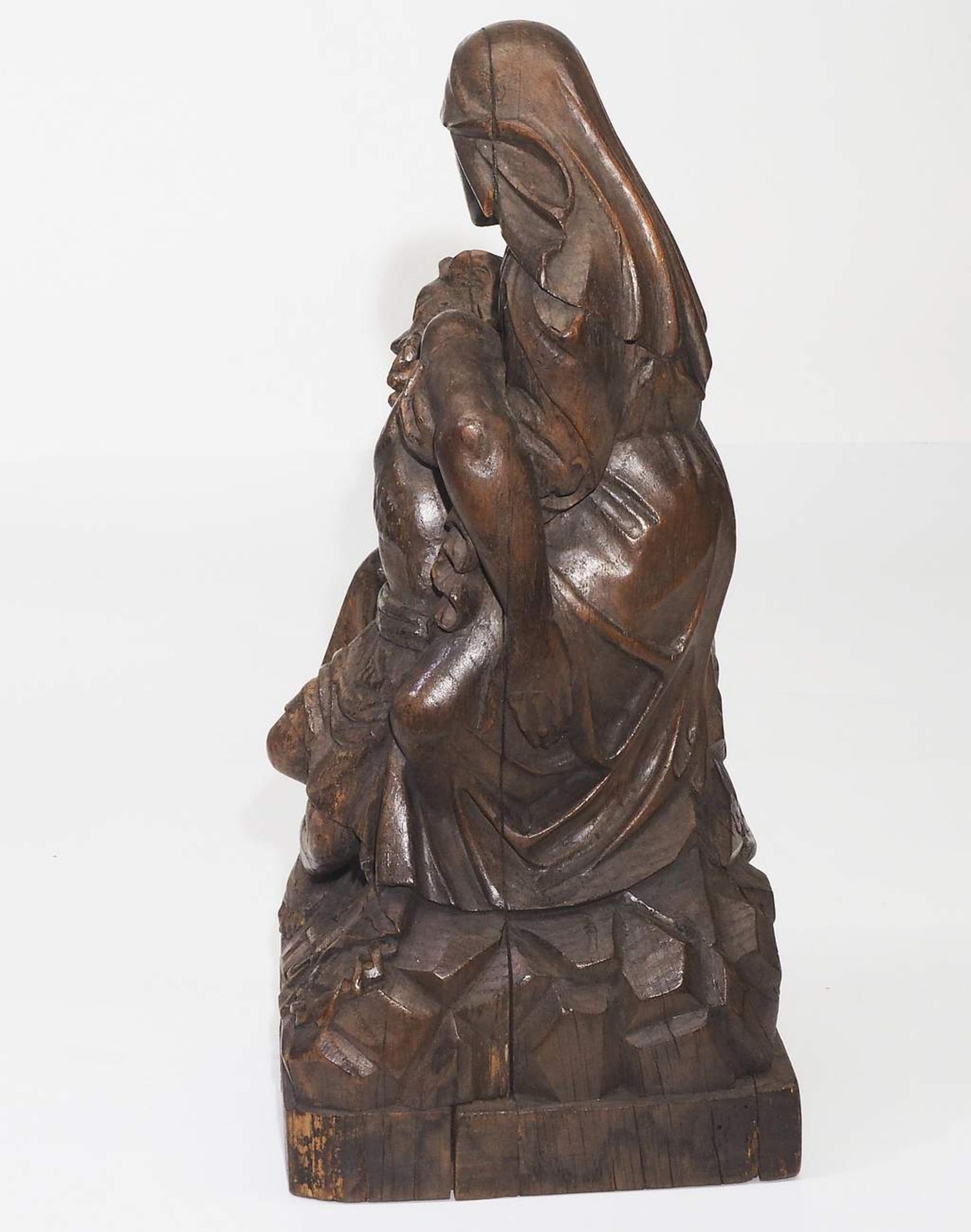 Schnitzfigurengruppe Pieta aus Eichenholz, Niederrheinisch 19. Jahrhundert. - Image 4 of 8