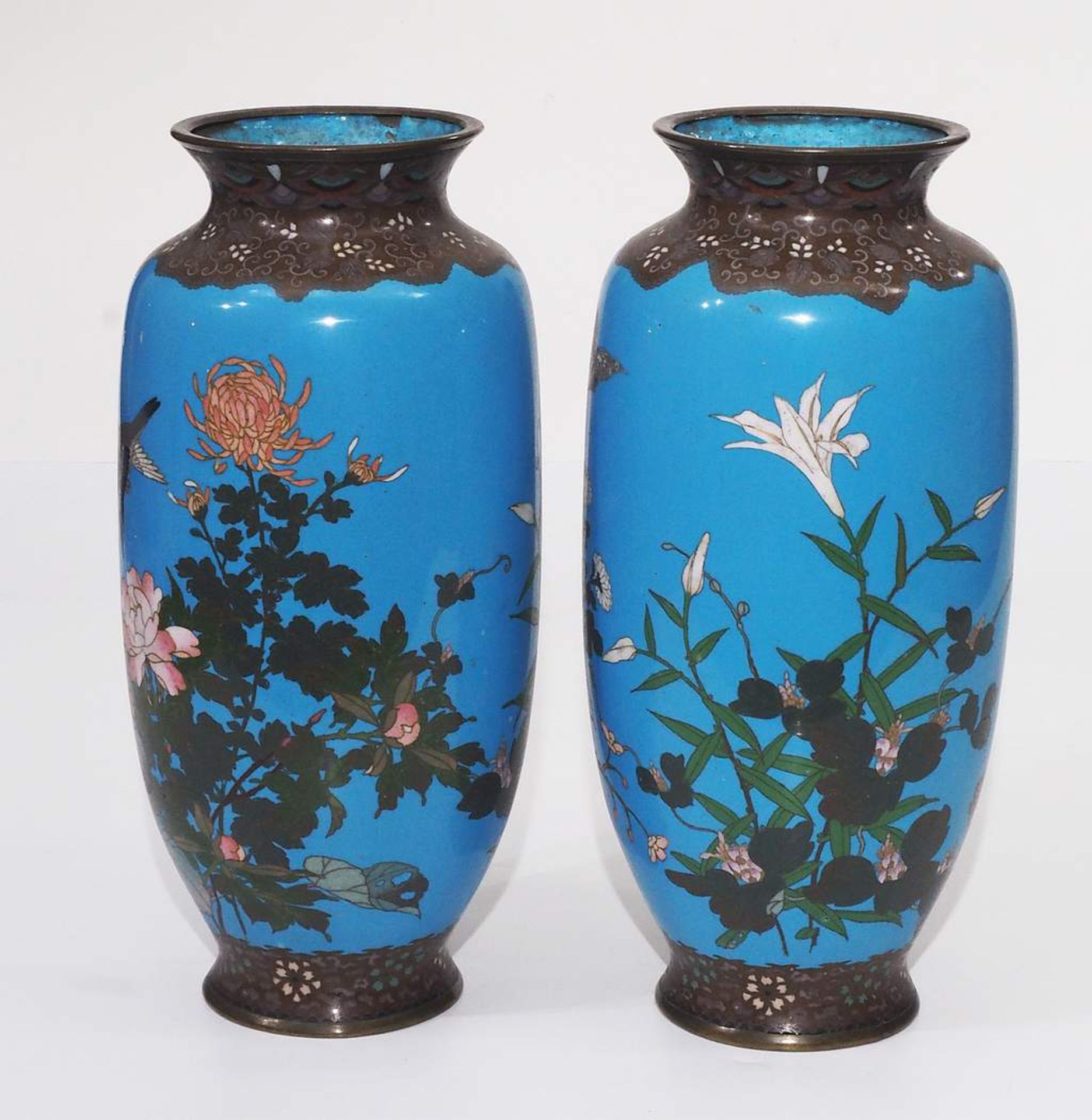 Paar Cloisonne-Emaillle-Vasen mit Phantasienvögeln. Asien/Japan, wohl Meiji-Periode. - Bild 3 aus 6