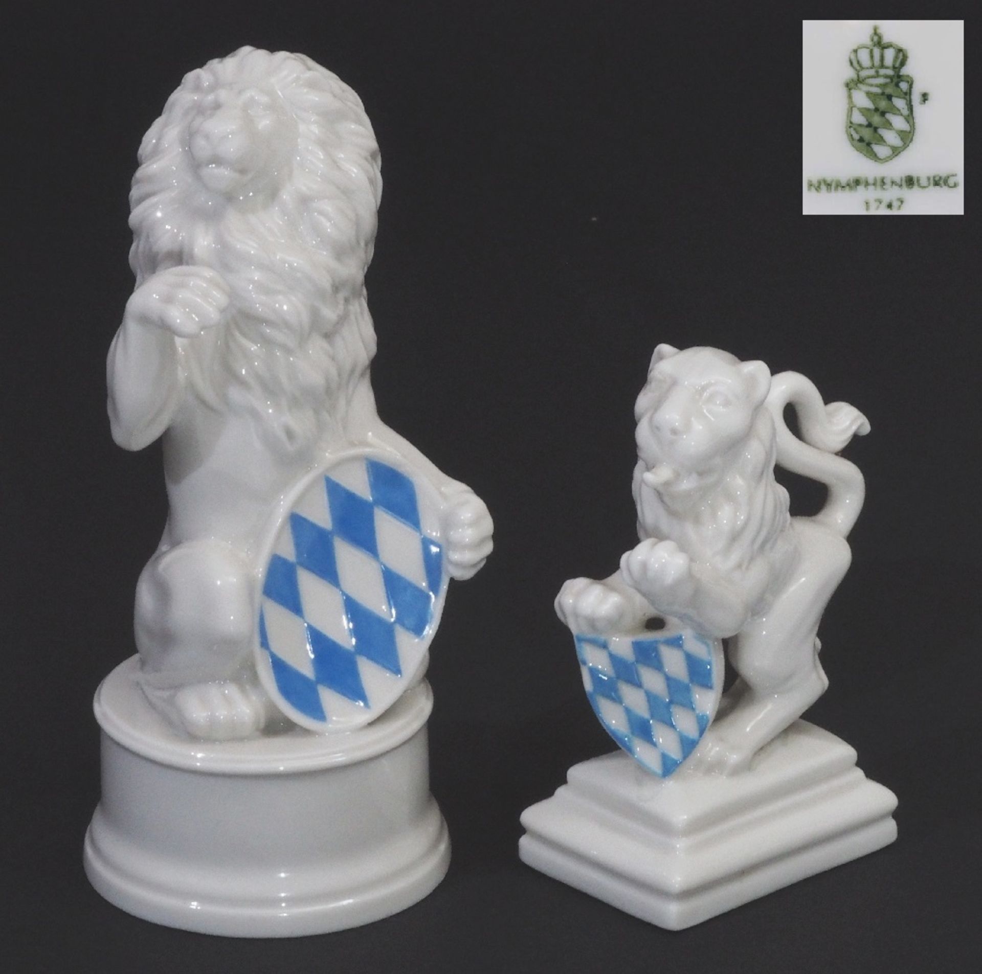 Zwei Löwen mit bayerischem Wappen.  NYMPHENBURG. 