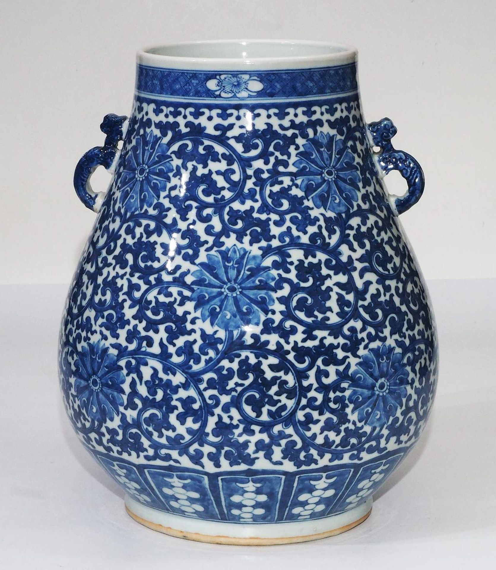 Große Vase, Hu-Form auf zylindrischem Standring, - Bild 2 aus 8