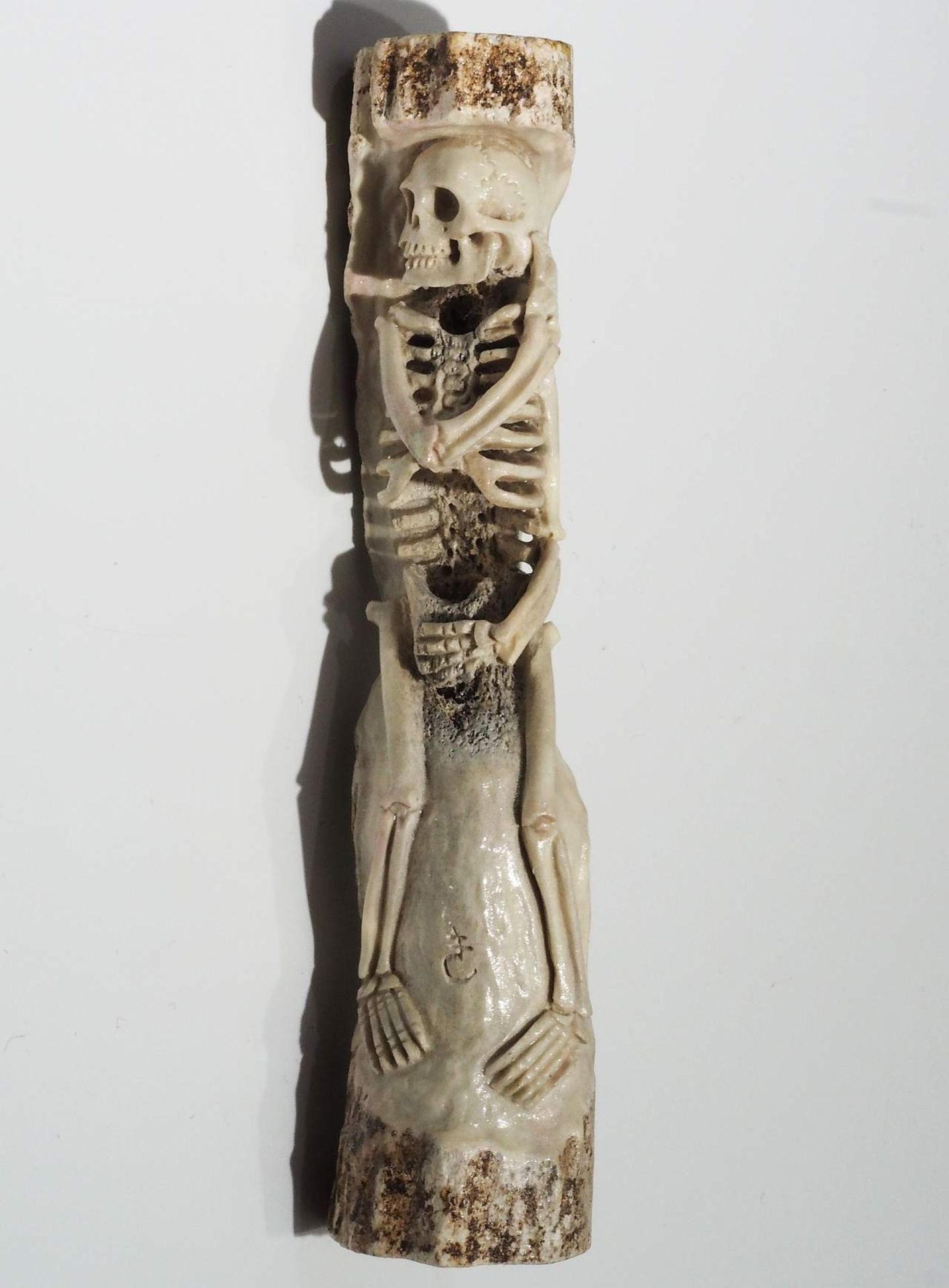 Skelett im Ganzen, Hirschhorn, geschnitzt.  - Bild 2 aus 9