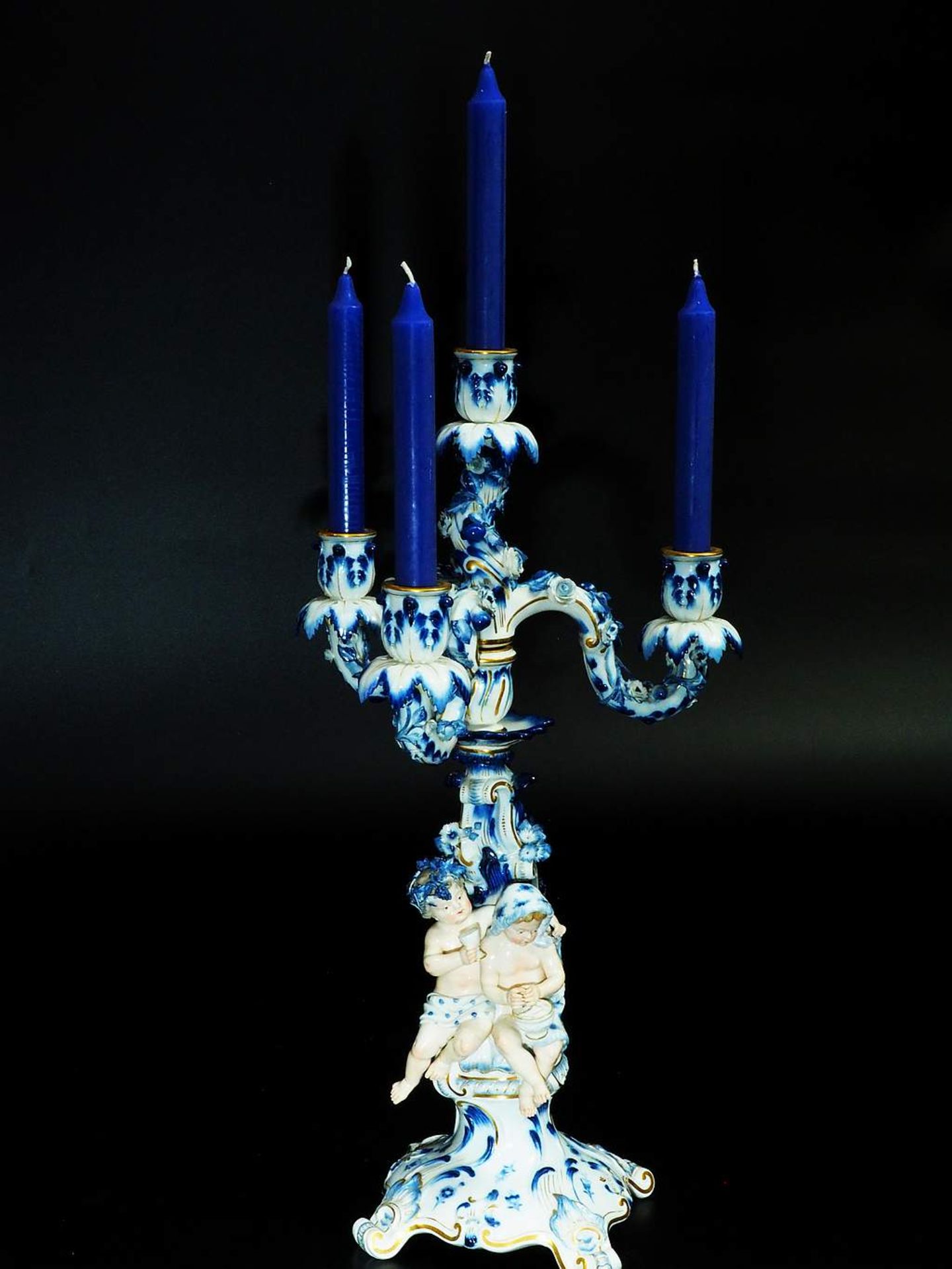 Große Kaminuhr mit zwei Kerzenleuchter. MEISSEN, "Die vier Jahreszeiten", - Image 8 of 11