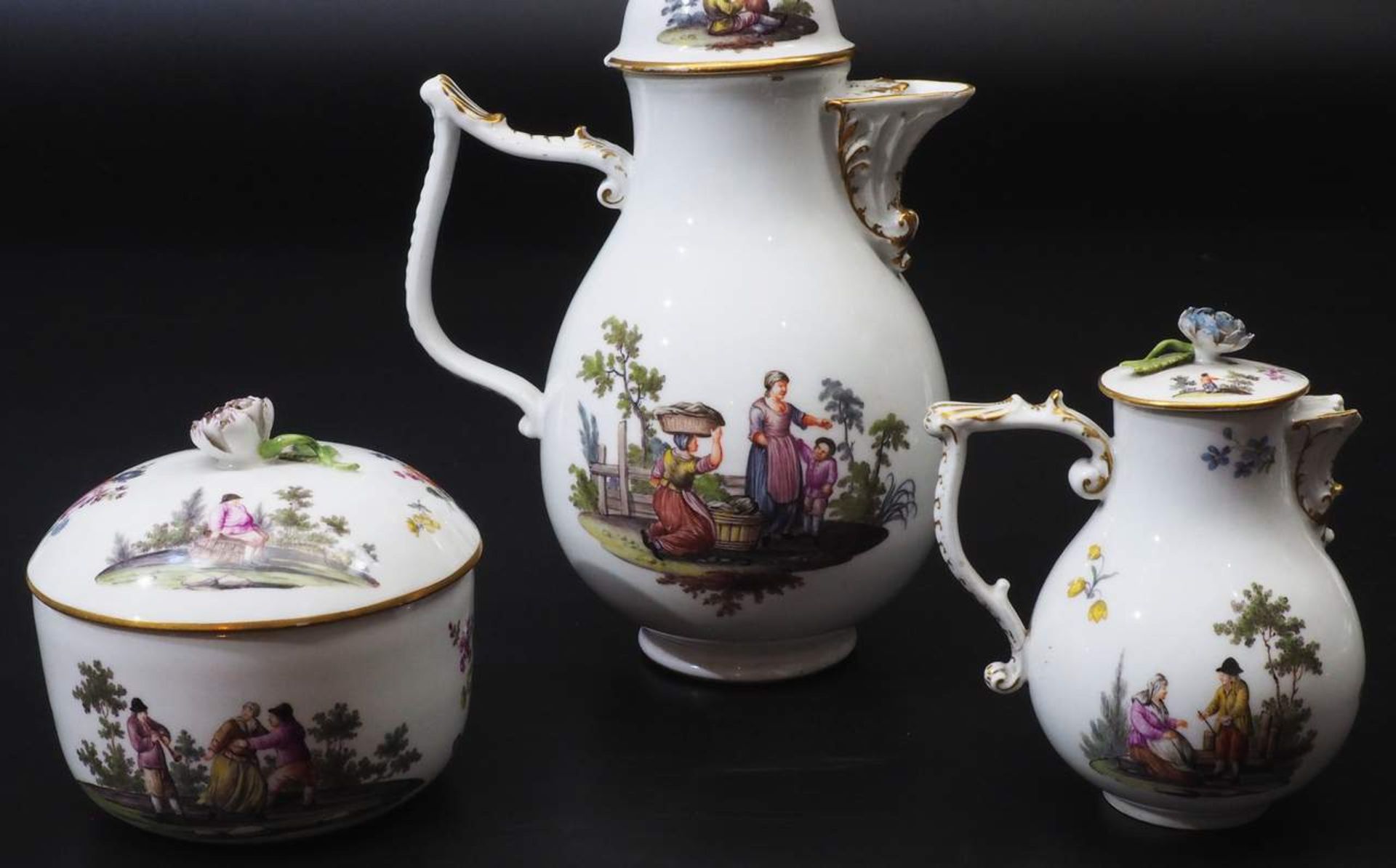 MEISSEN Service, um ca. 1750. "Bauernszenen in Landschaft". - Bild 7 aus 11