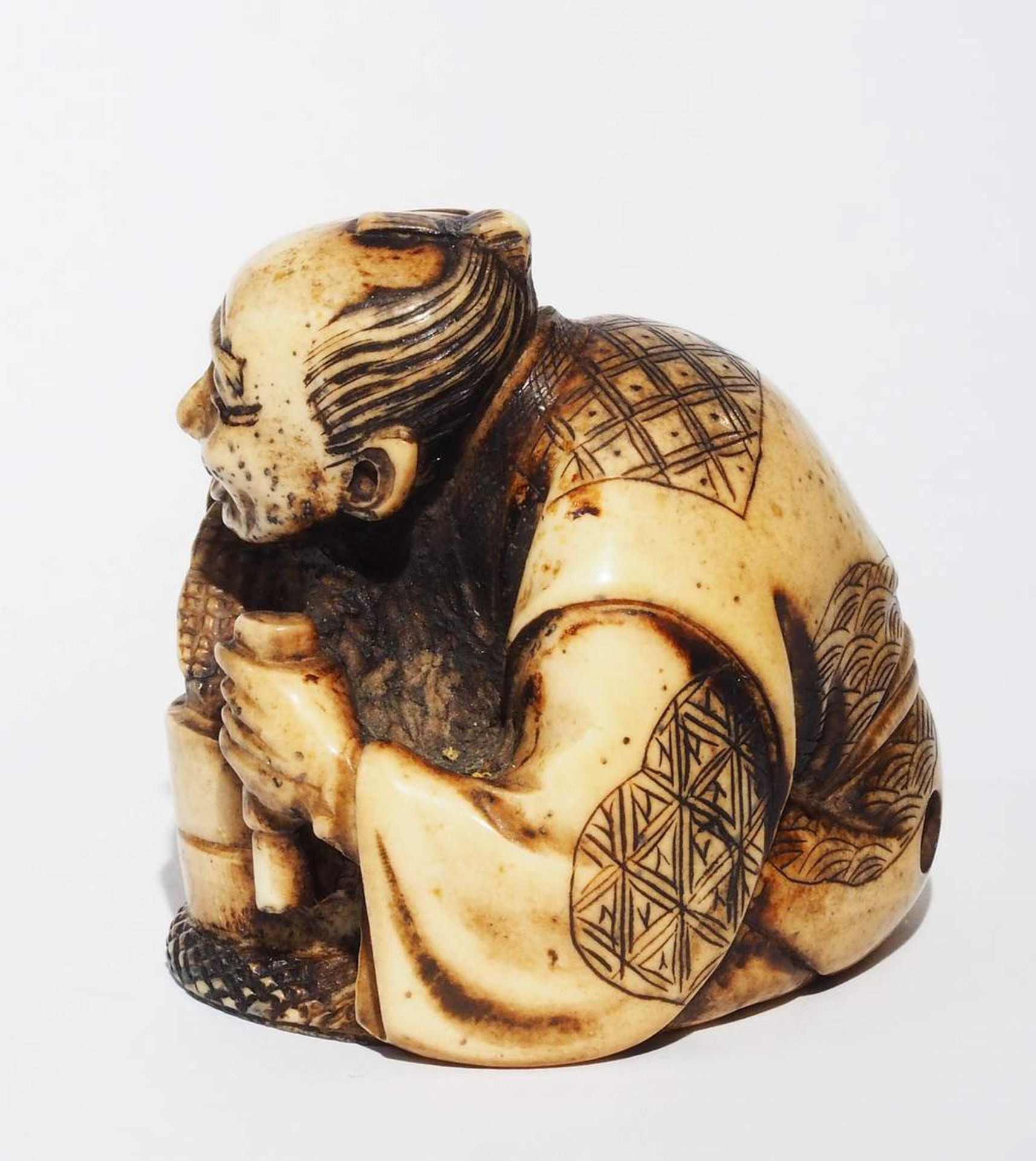 Netsuke, Japan, Kleine Schnittfigur, - Bild 4 aus 8