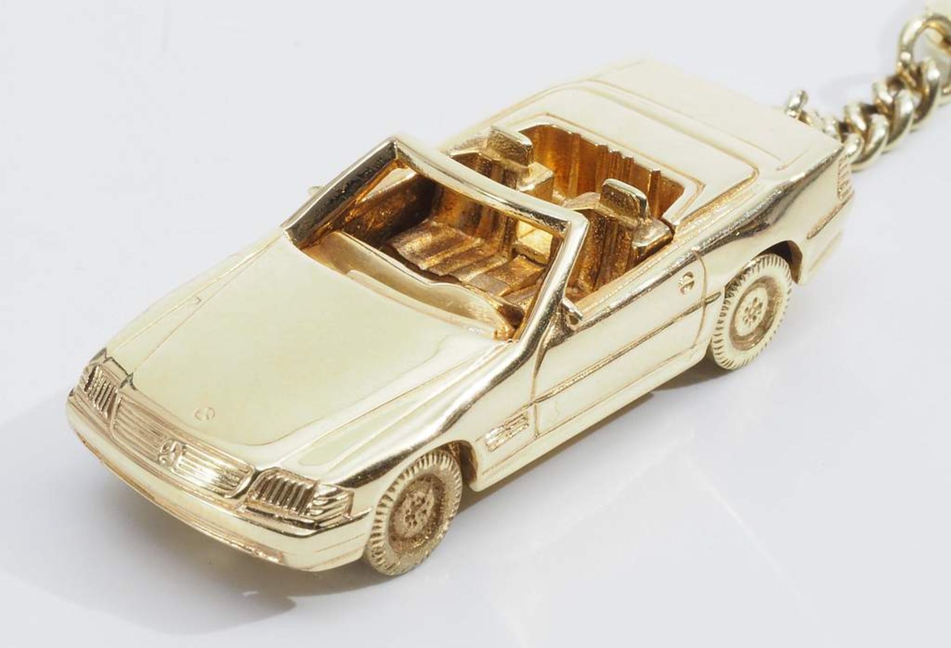 Schlüsselanhänger mit Modellauto "MERCEDES SL Cabrio". 585er Gelbgold. - Image 3 of 6