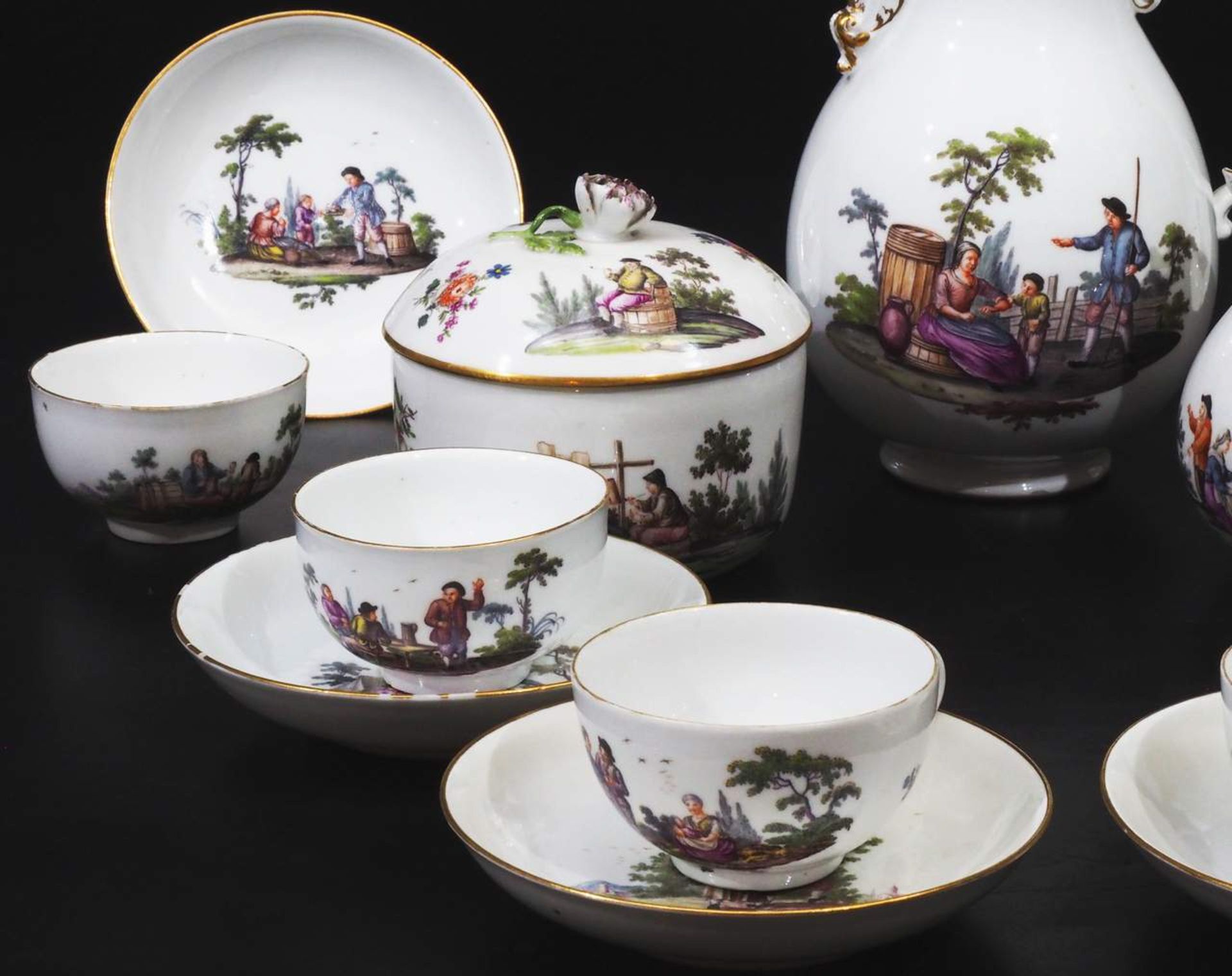 MEISSEN Service, um ca. 1750. "Bauernszenen in Landschaft". - Bild 4 aus 11