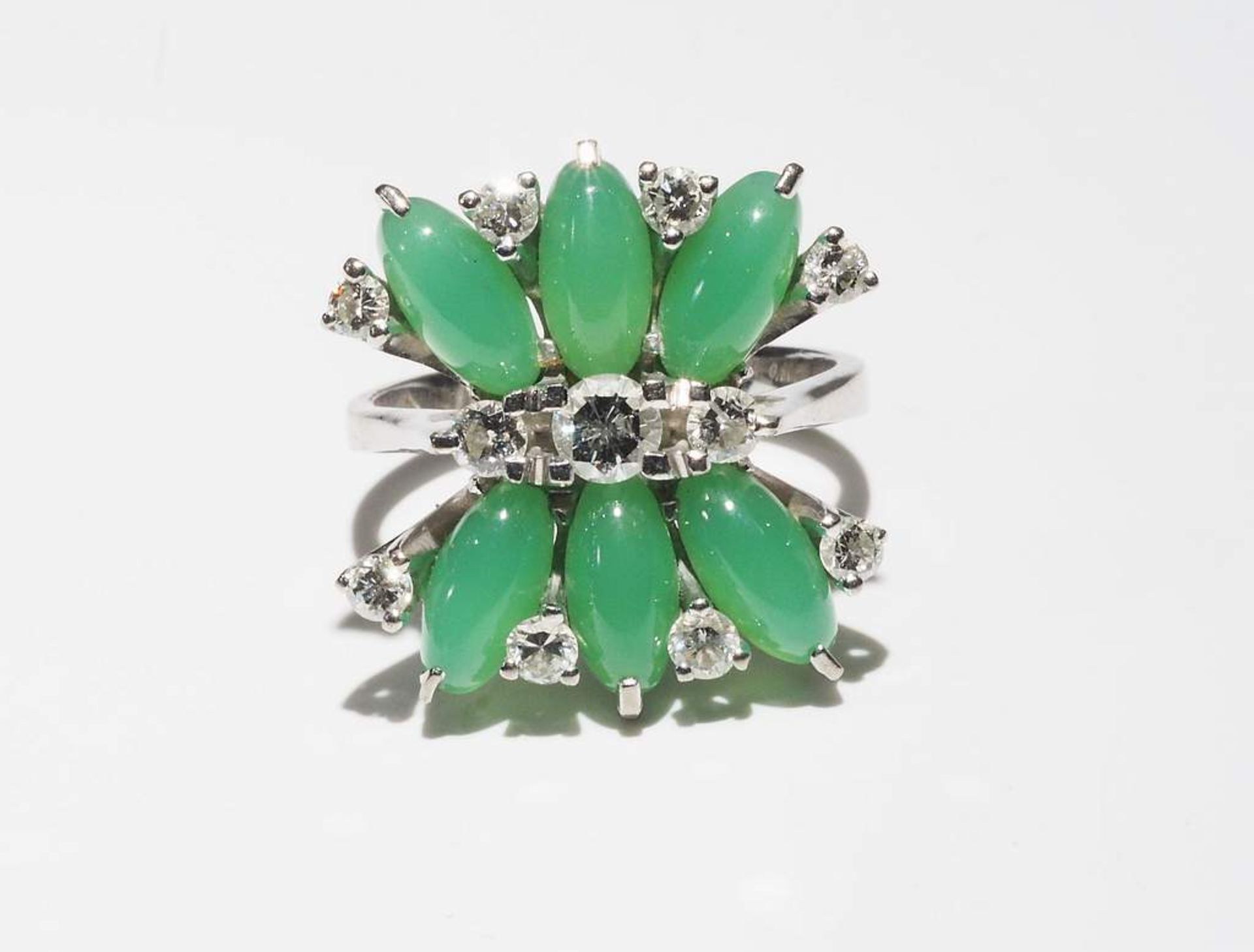 Ring mit Brillanten und Chrysoprase. - Bild 3 aus 7