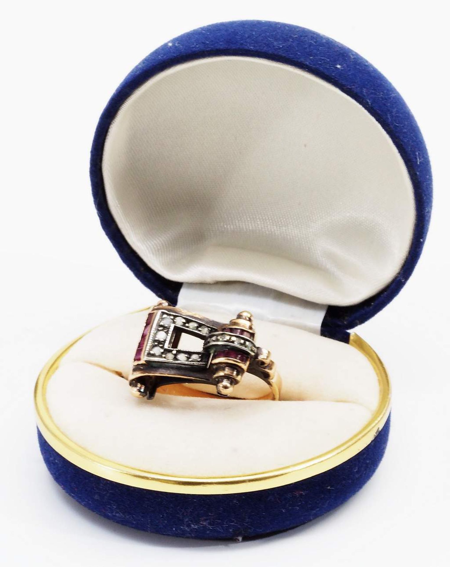 Retro-Ring, Silber auf 585er Gold, besetzt mit kleinen Diamantrosen und Rubin im Carréeschliff. - Bild 8 aus 8