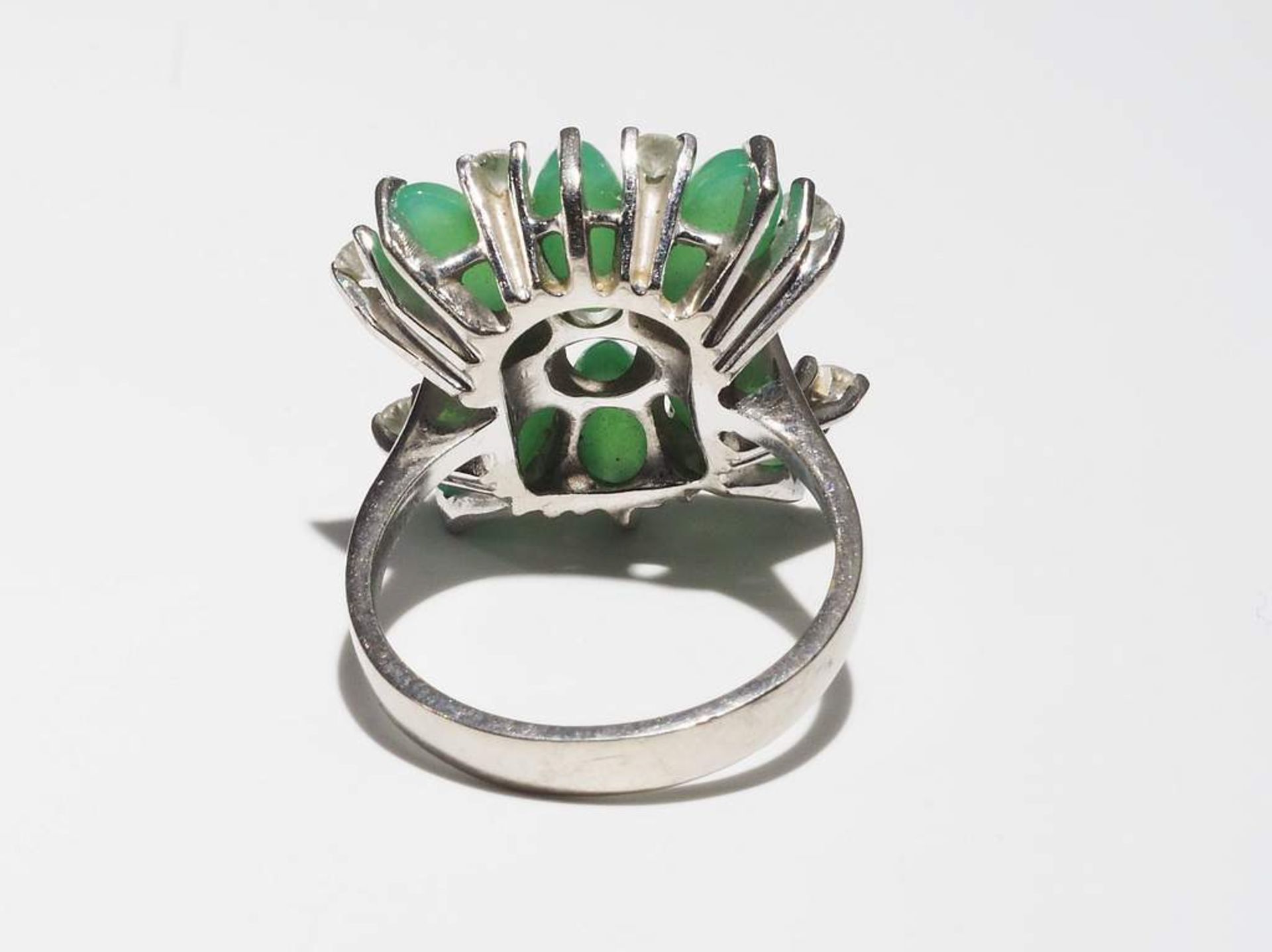 Ring mit Brillanten und Chrysoprase. - Bild 5 aus 7