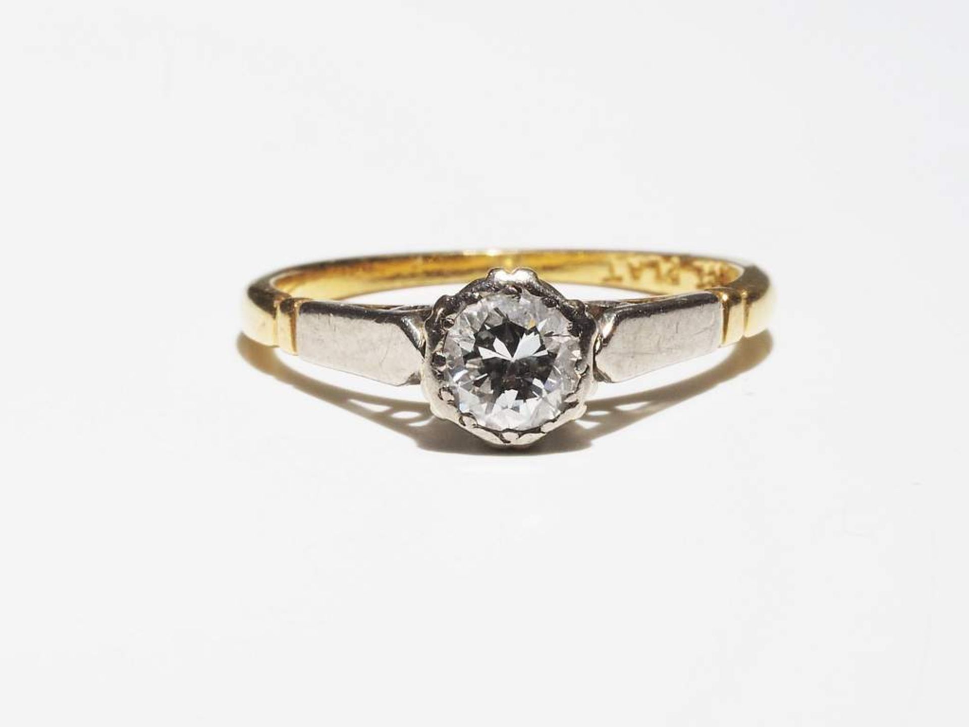 Ring mit Altschliff-Diamant, von ca. 0,28 ct, H/p1. - Bild 3 aus 6