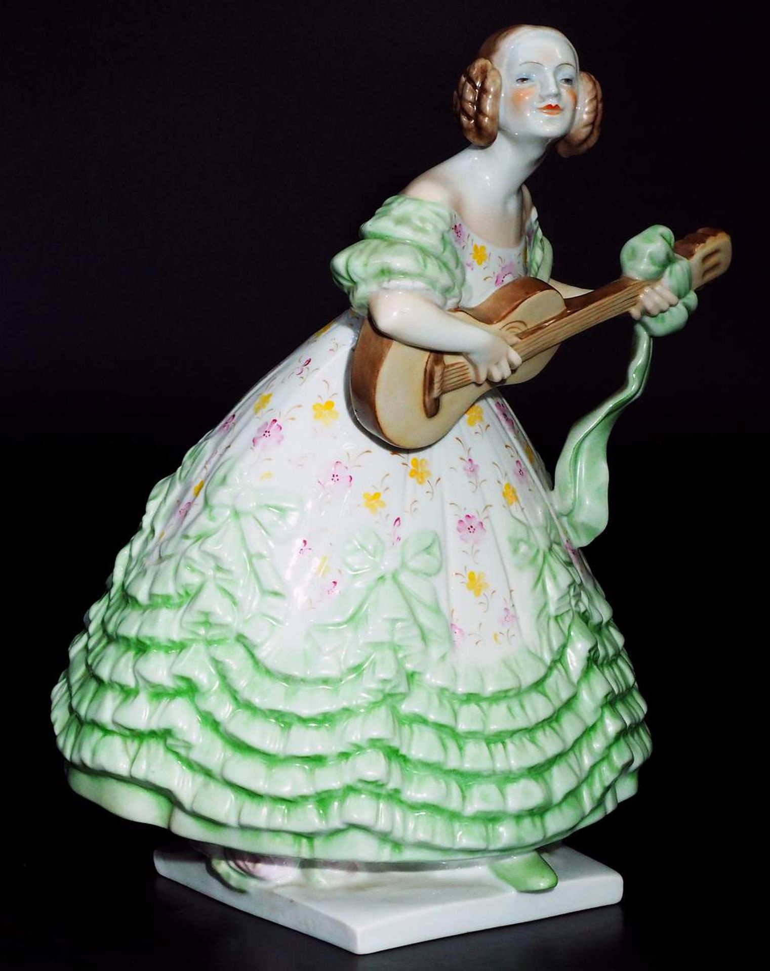 Biedermeier-Dame Mrs. Dery mit Gitarre. HEREND/Ungarn - Image 5 of 9