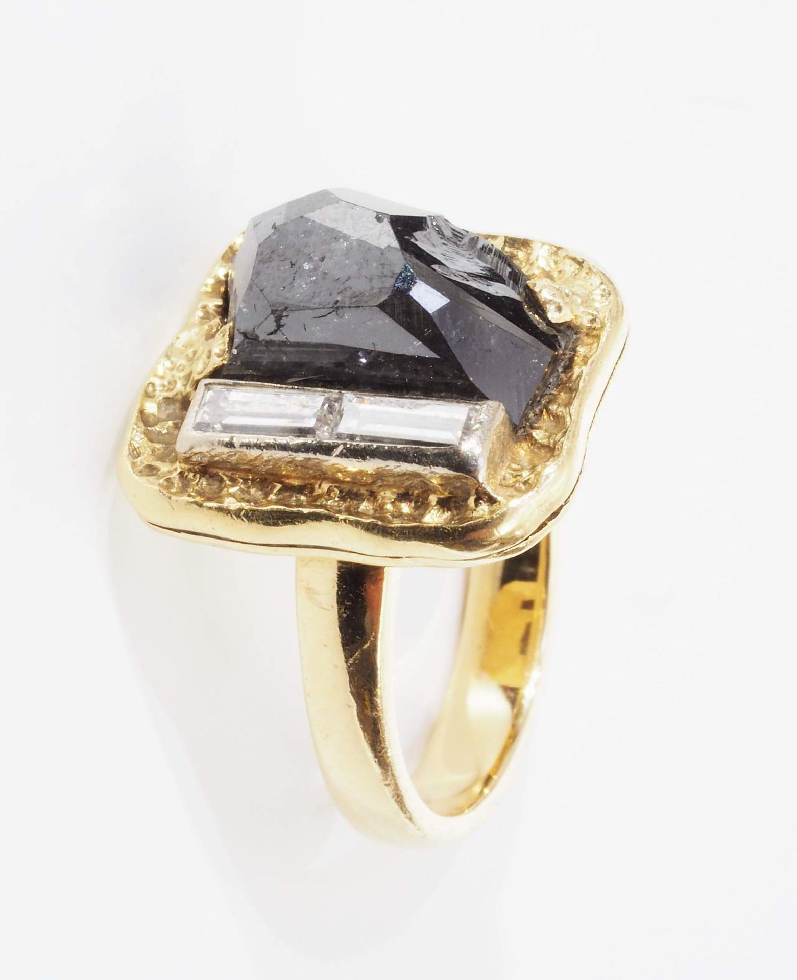 Ring mit schwarzen Diamanten und Diamantbaquetten. - Image 2 of 7