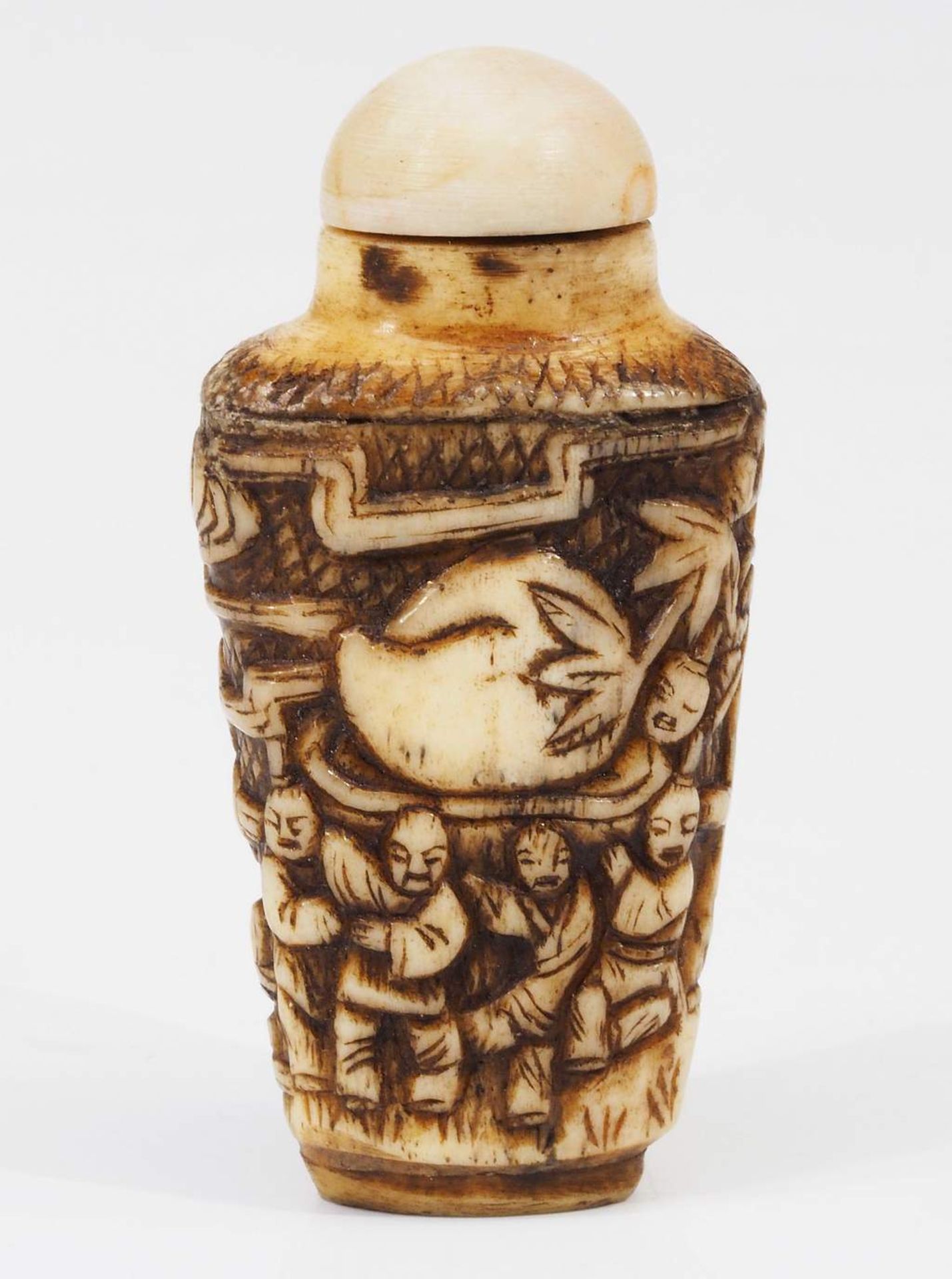 Snuff Bottle, Bärtiger Asiate mit vielfiguriger Personenstaffage. - Bild 3 aus 8