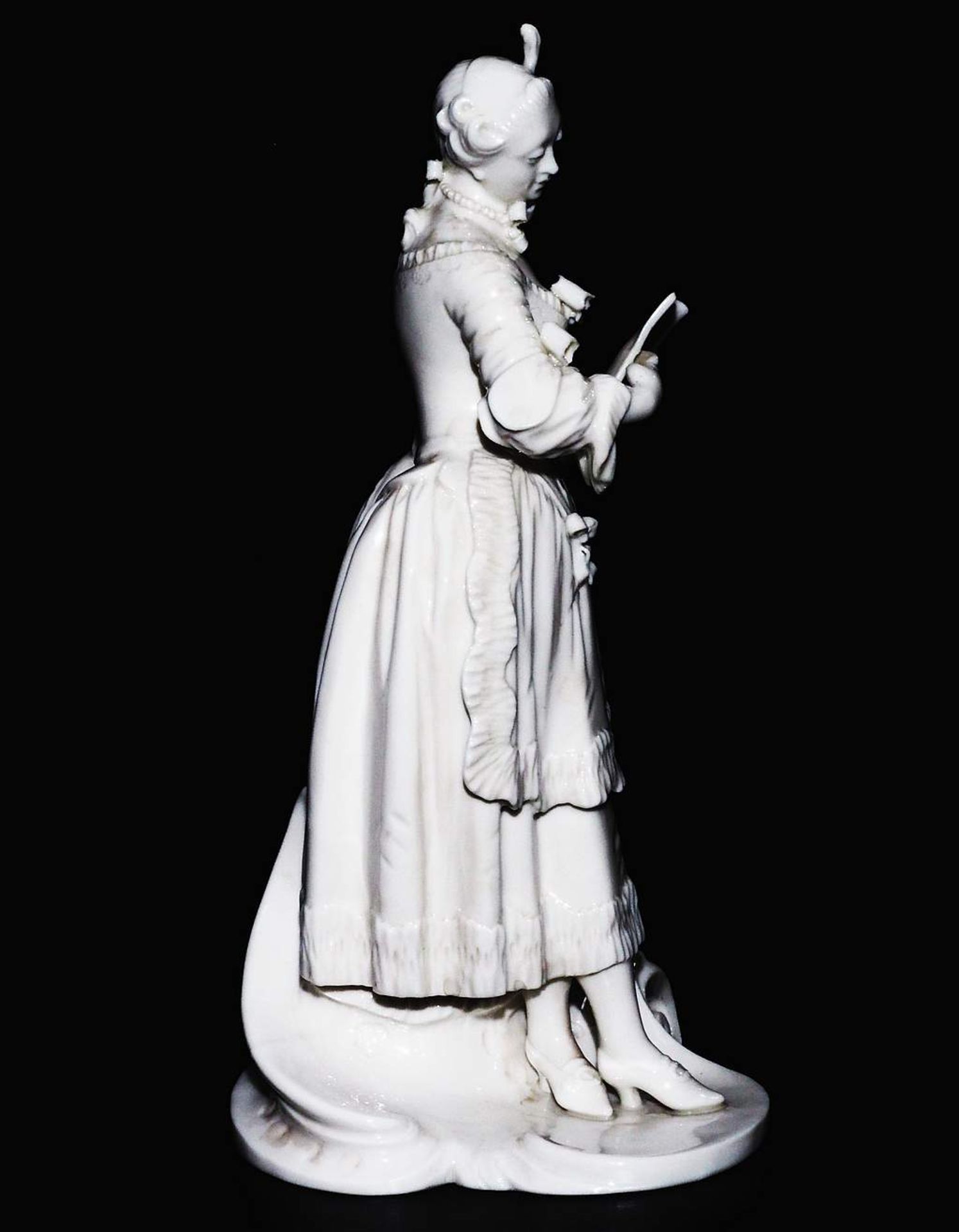 Komödianten-Figur "Corine, lesendes Mädchen", NYMPHENBURG. - Image 3 of 7