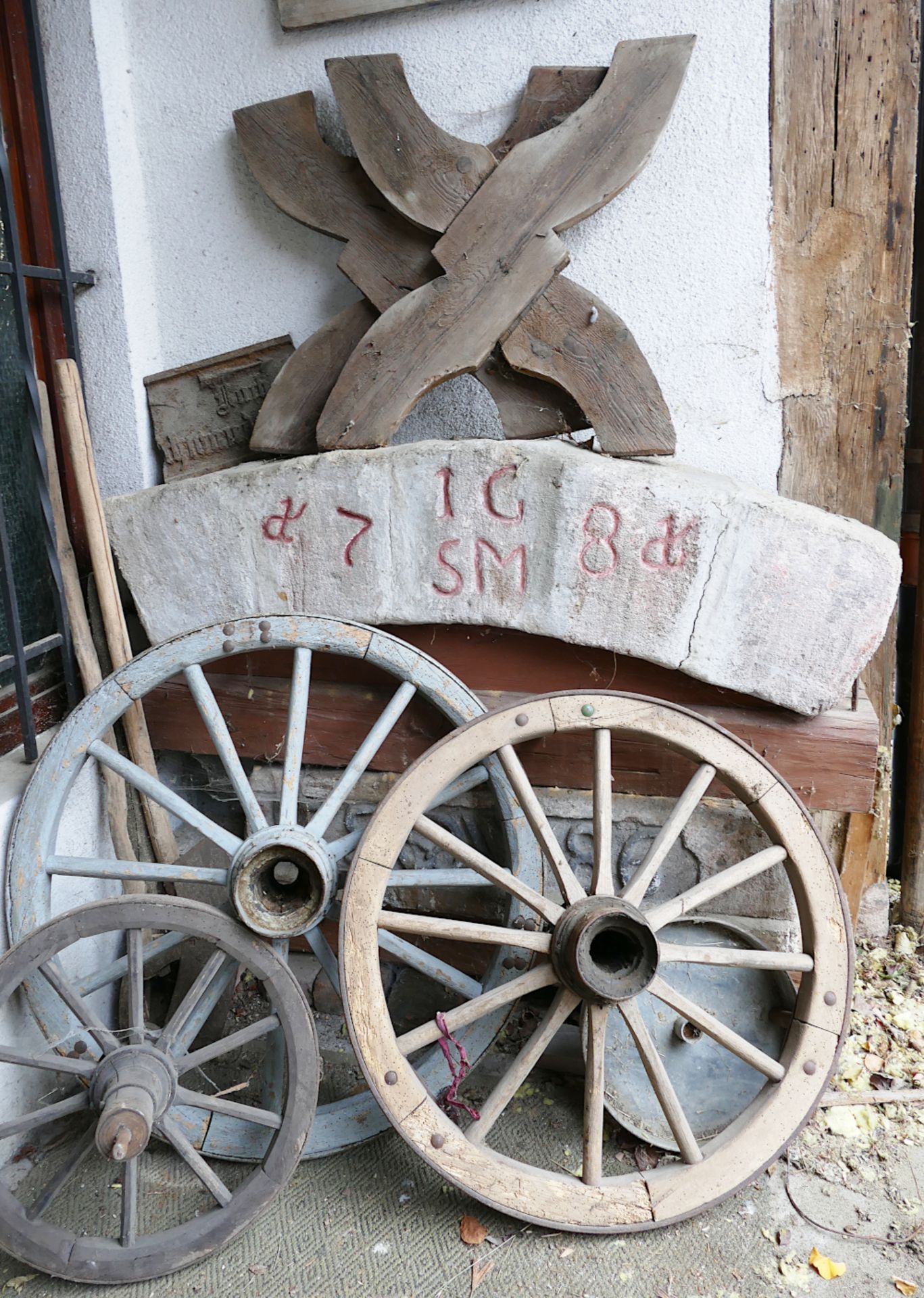 1 bayrischer Landbriefkasten von 1887 sowie dat. Türstürze 18. Jh. - Bild 2 aus 6