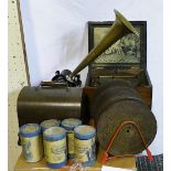 1 Edison GEM Phonograph mit Zubehör sowie Polyphon mit Lochplatten u.a. Asp.