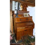 Teil einer Orgel aus der Kornburger Kirche, Harmonium, Akkordeon, Büsten, Spielwaren u.a. Asp.