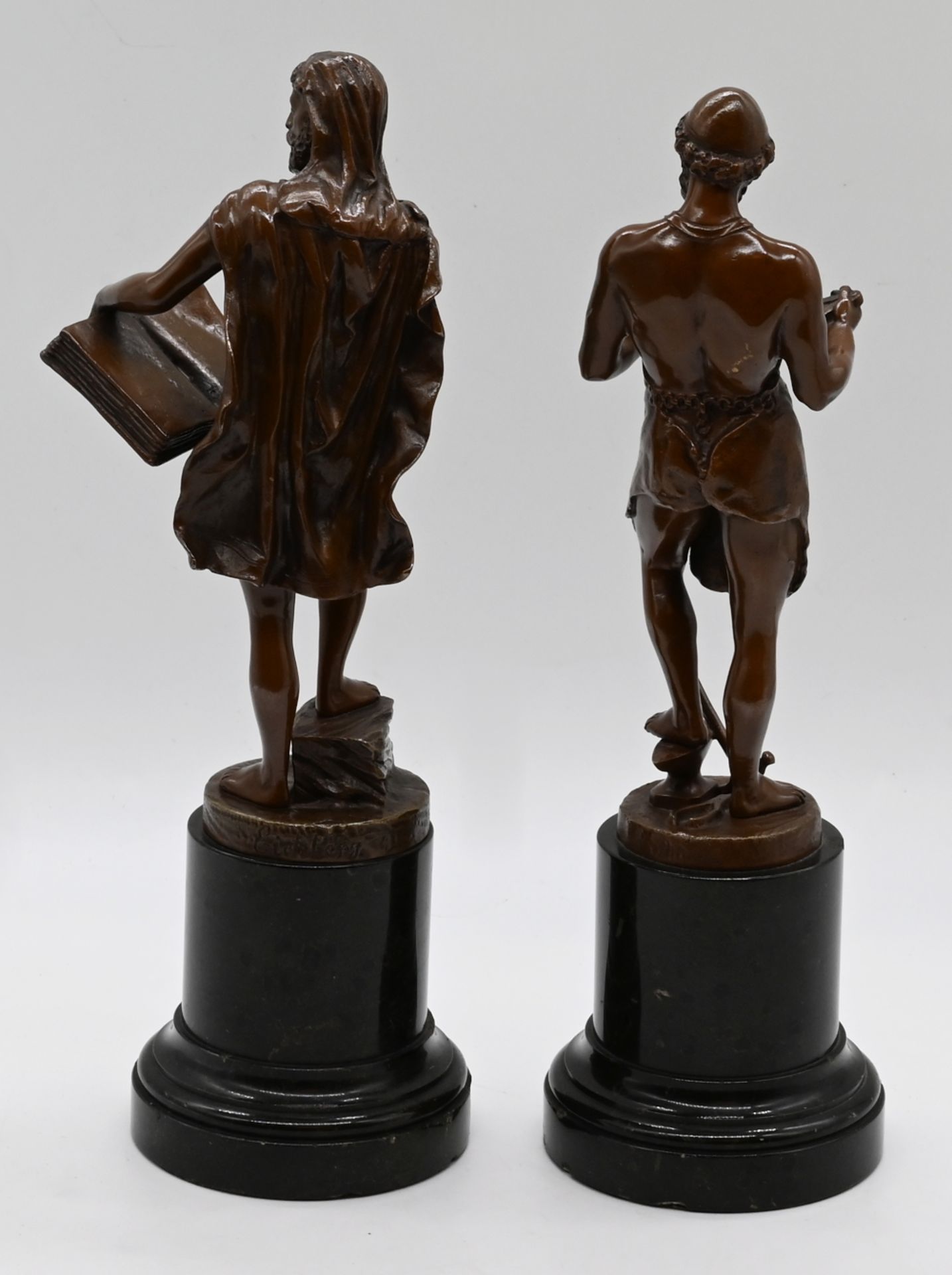 2 Figuren wohl Bronzen patiniert jew. bez. "Eichberg" (wohl Hermann EICHBERG 1839-1907), "Antikisier - Bild 2 aus 3