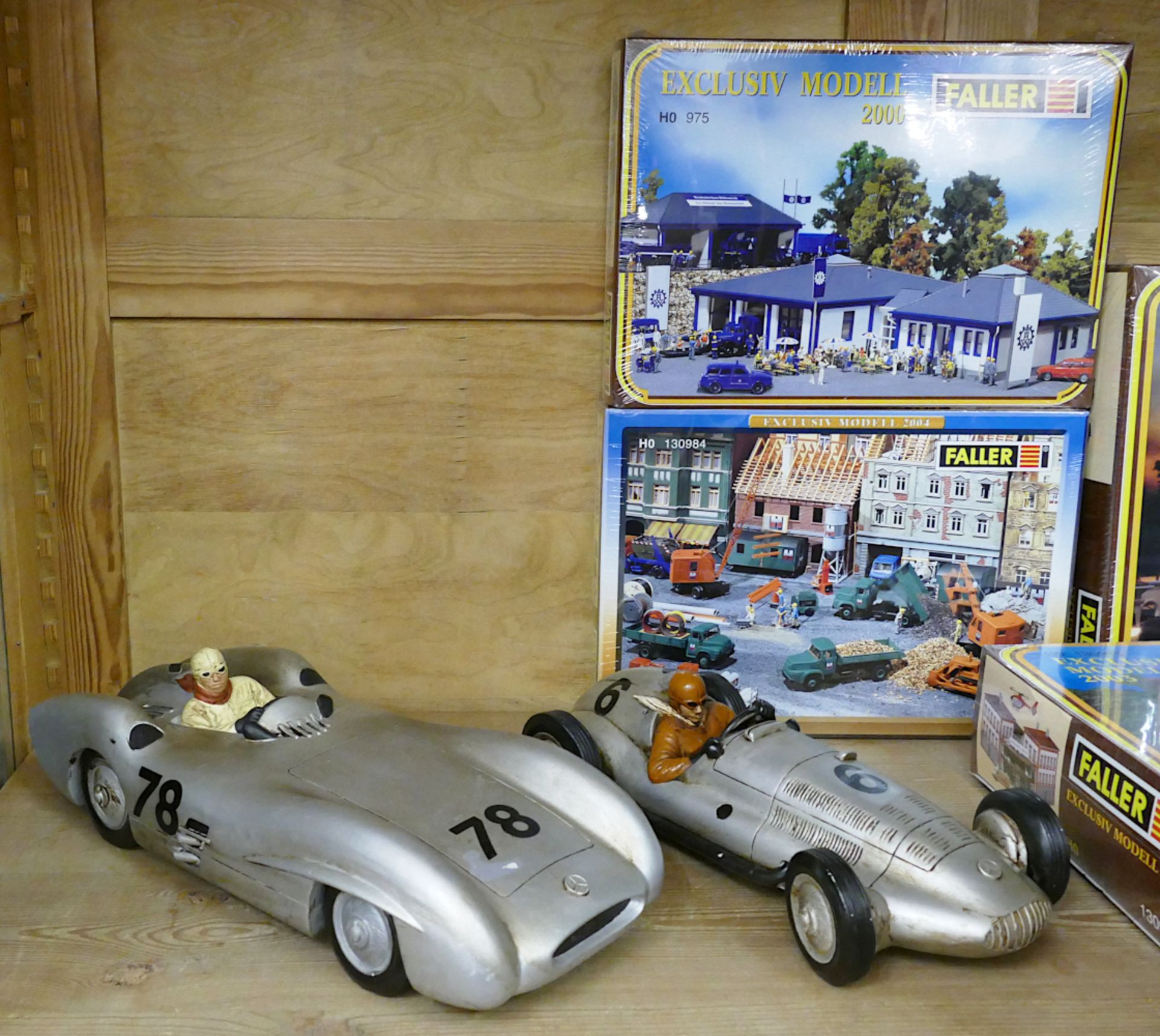 2 Keramikmodelle TOLLE SACHEN, Martinsthal "Mercedes Typ W 154 von 1935" ca. L 35cm; "Mercedes Typ W - Bild 2 aus 3