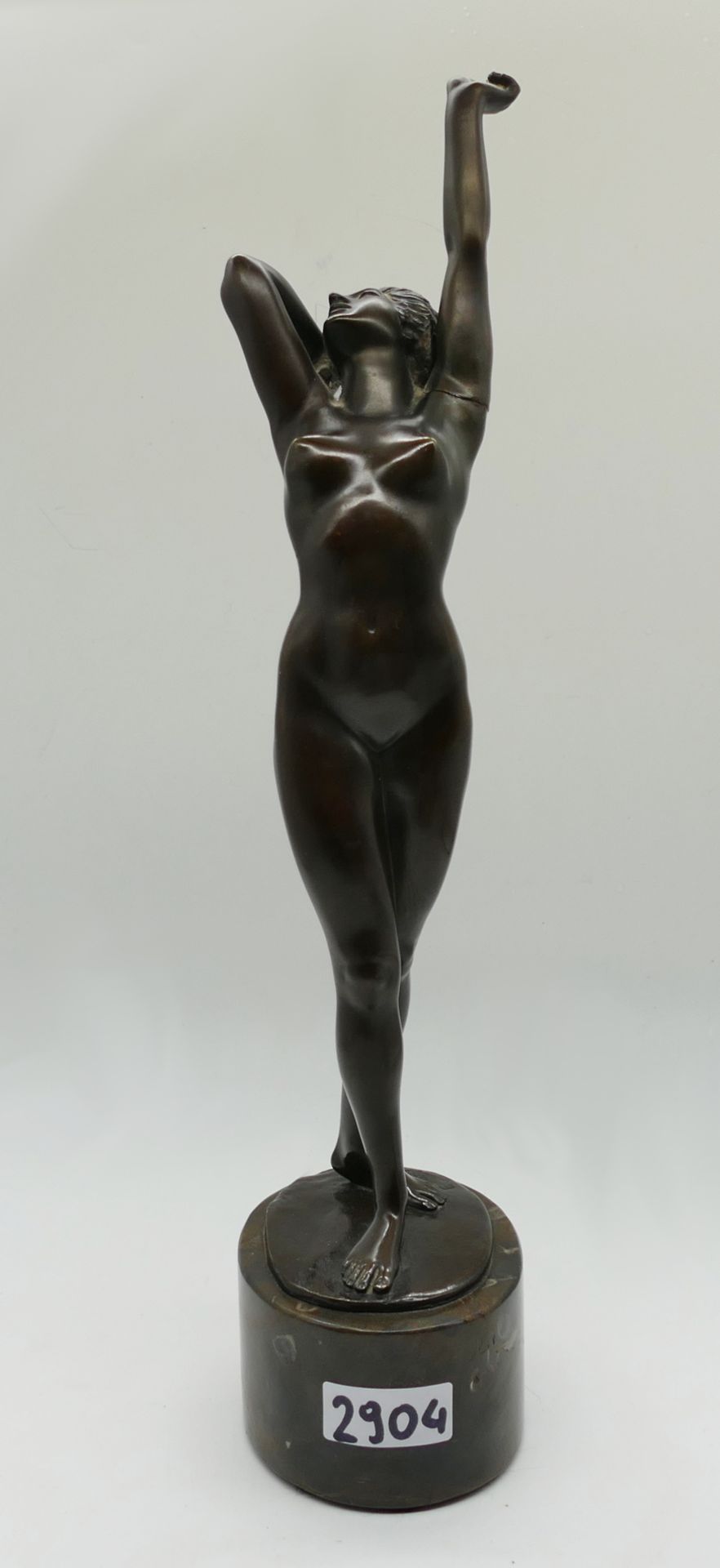 1 Bronzefigur auf Sockel bez. E. SEGER (wohl Ernst S. 1868 Neurode-1939 Berlin) "Erwachende" H mit S