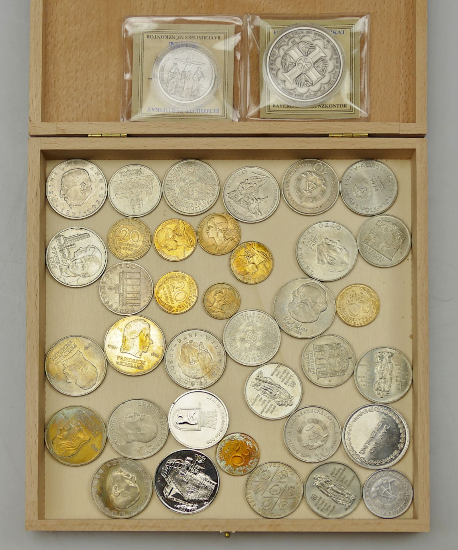 1 Konv. Münzen/Medaillen Silber/Metall u.a., Dt. Reich 1/3/5 Mark u.a., DDR u.a., je Asp./Tsp., im A