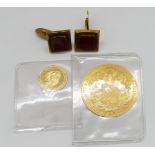 2 Goldmedaillen z.B. Österreich 4 Dukaten und Willy Brandt, 1 Paar Manschettenknöpfe GG 8ct., Münzen