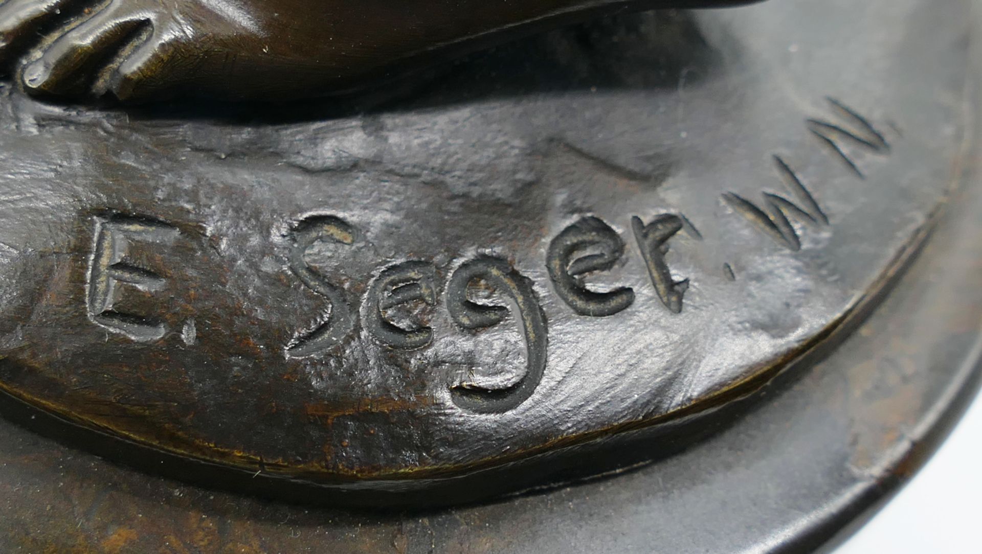 1 Bronzefigur auf Sockel bez. E. SEGER (wohl Ernst S. 1868 Neurode-1939 Berlin) "Erwachende" H mit S - Bild 5 aus 6