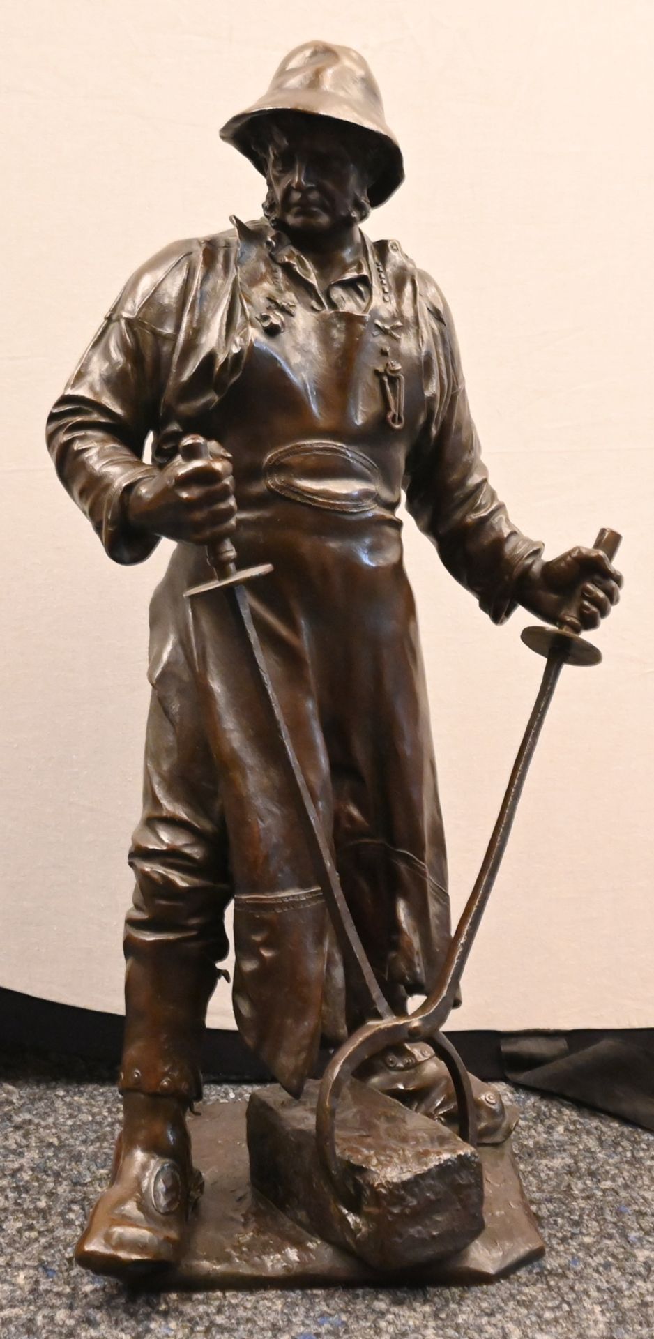 1 Plastik Bronze u.a. "Siegerländer Hüttenarbeiter - Frieder" bez. F. REUSCH (wohl Friedrich Johann