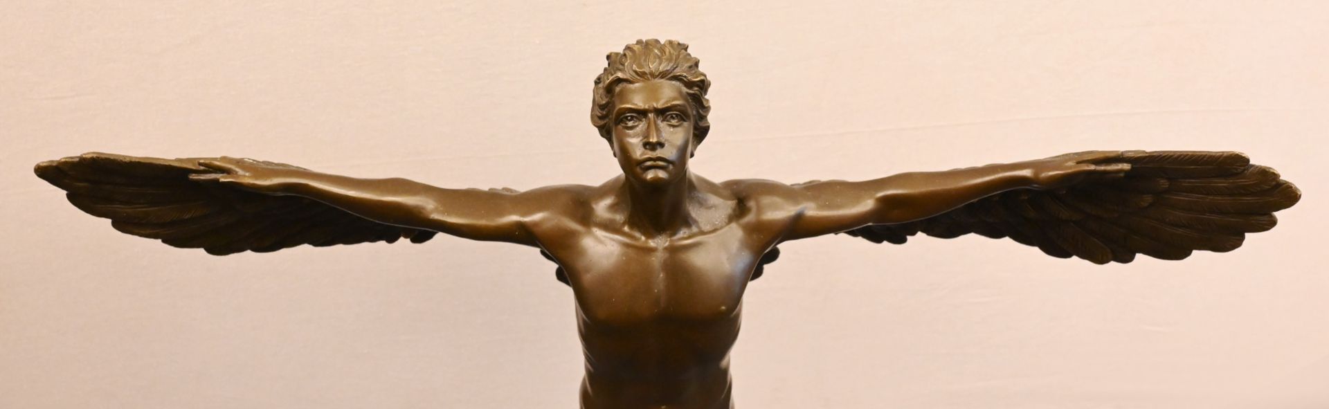 1Statue Bronze "Ikarus" Replik nach Adolph Alexander Weinman, H ca. 60cm auf rundem Marmorsockel, - Bild 2 aus 6