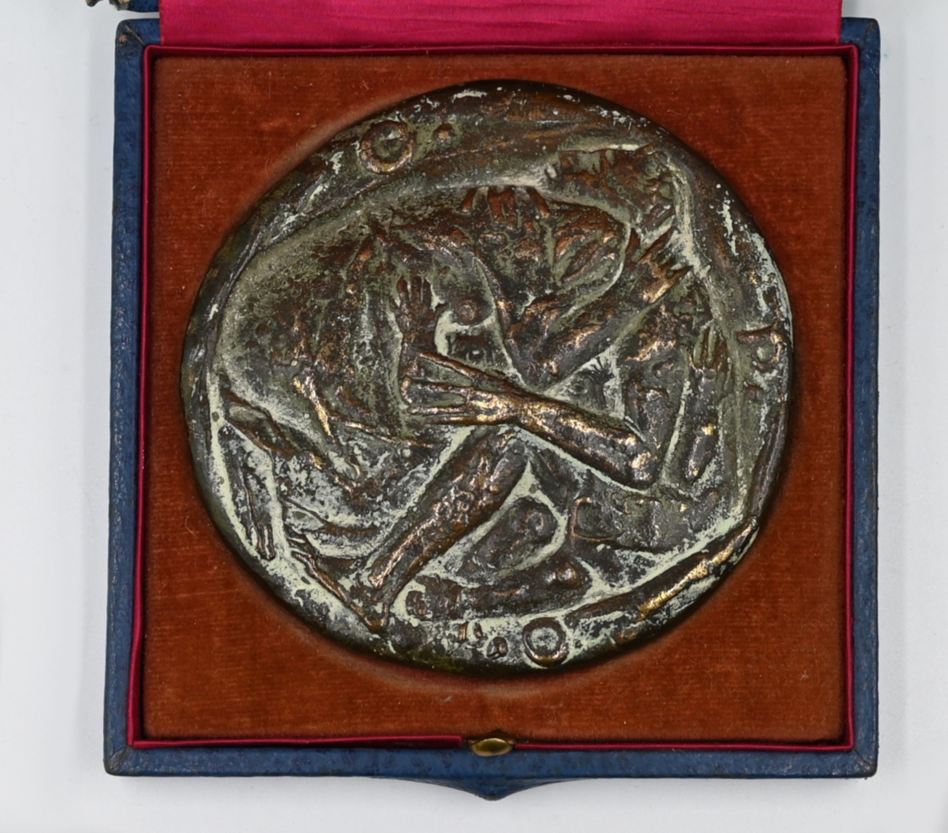 1 Münzplakette, wohl Bronze, vorderseitig mehrere umarmende Personen, mit Buchstaben O.P.O., rücks.