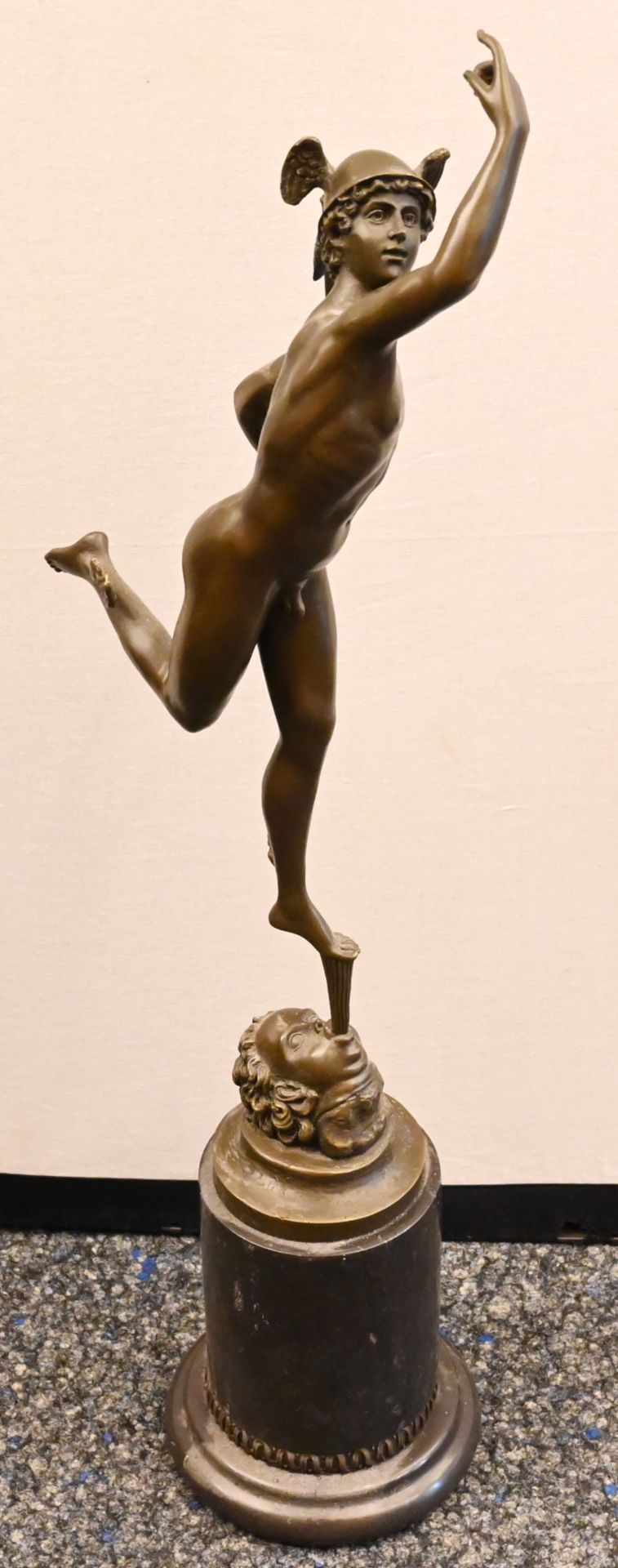 1 Statuette Bronze "Hermes" Replik nach Giambologna, H ca. 69cm auf rundem Marmorsockel, - Bild 2 aus 5