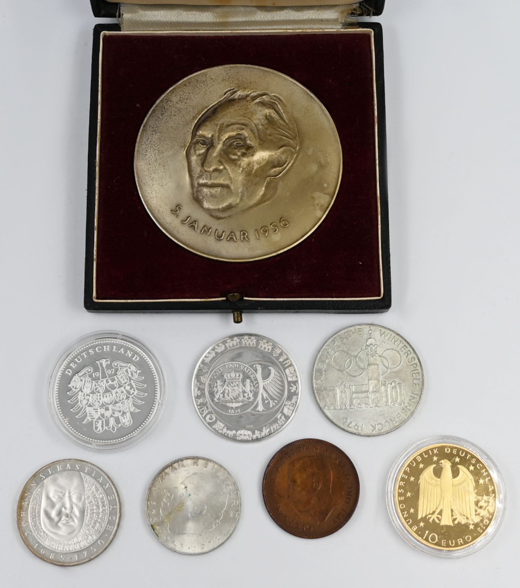 1 Konv. Münzen/Medaillen: Silber, Metall u.a., z.B. BRD 10 Euro, wohl vergoldet, Österreich, Adenaue