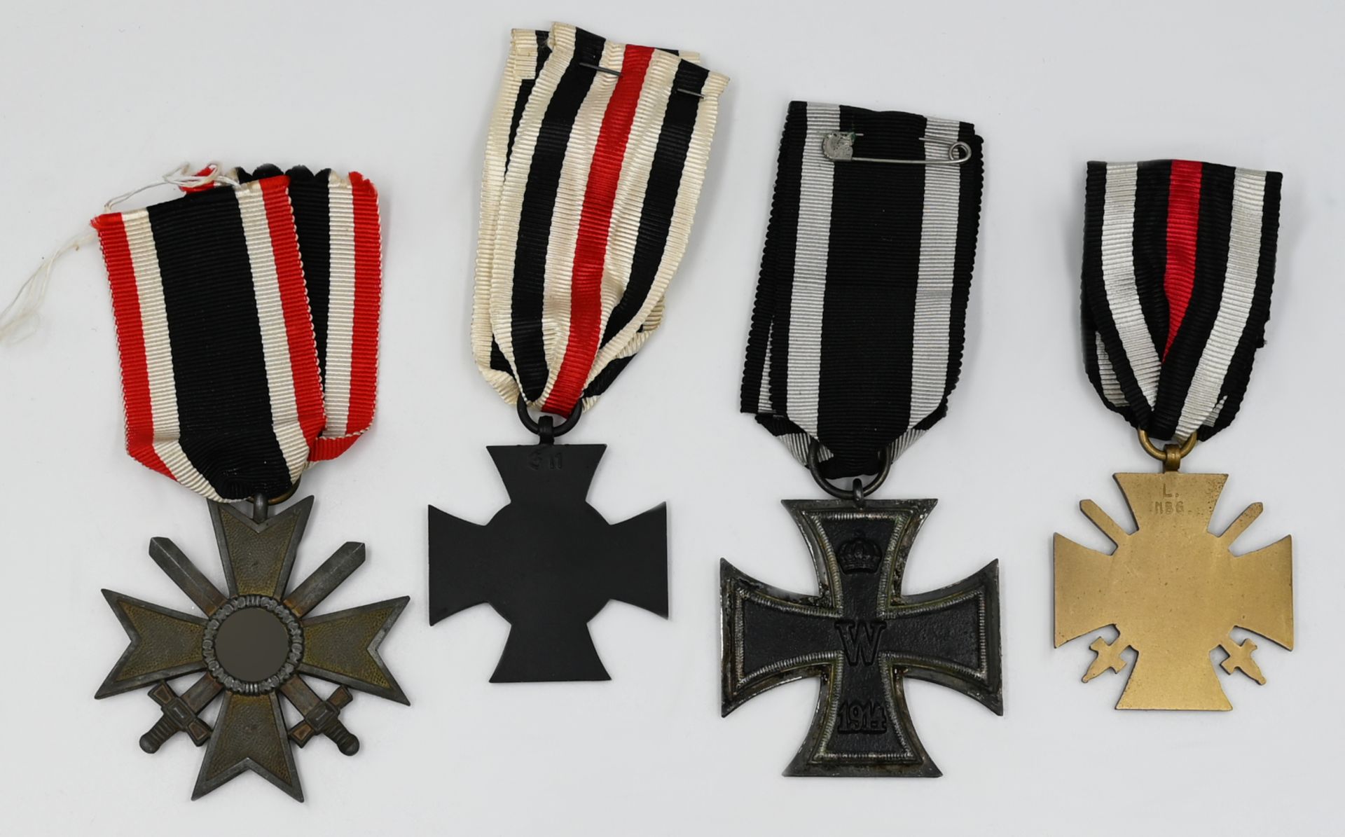 4 Orden 1. und 2. WK: "Eisernes Kreuz", "Ehrenkreuz für Frontkämpfer", "Hinterbliebenenkreuz", "Krie - Image 2 of 2