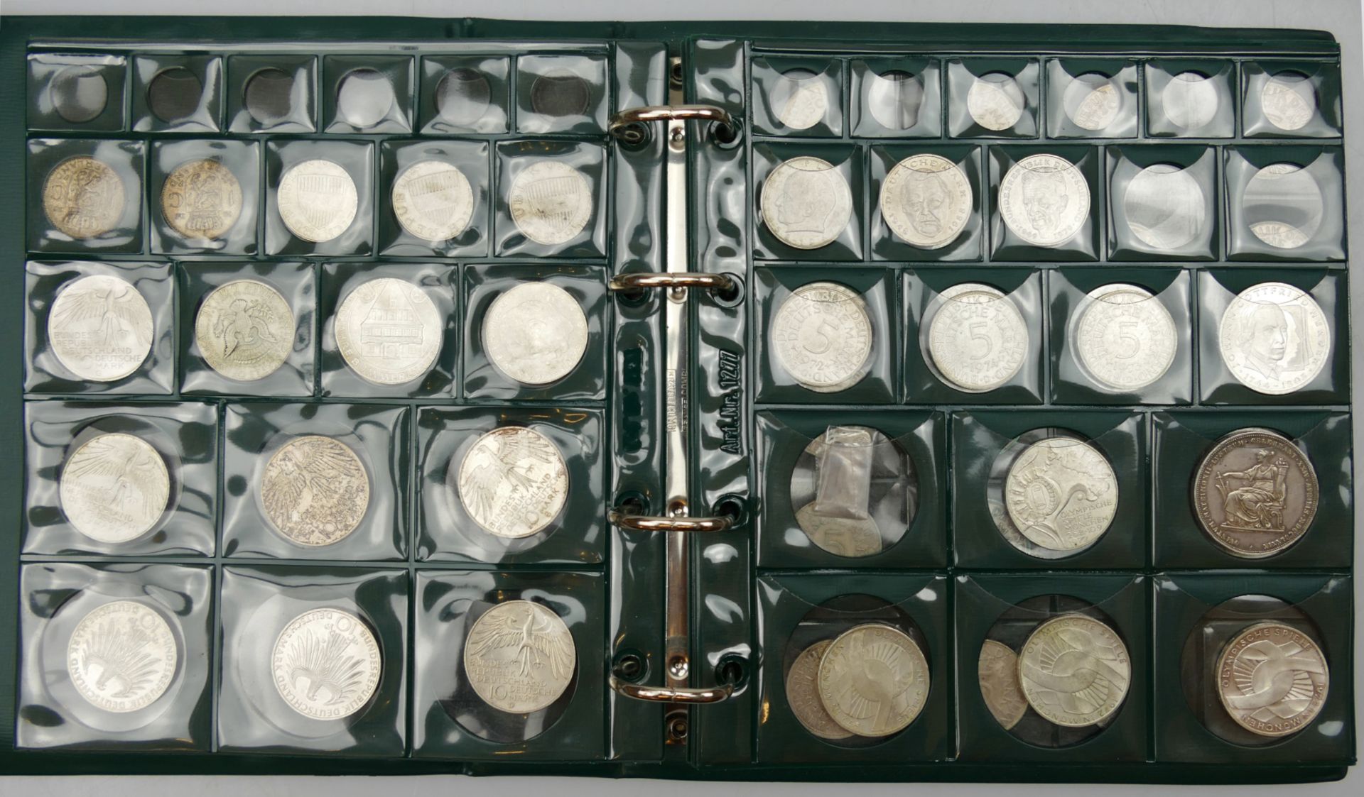 1 Konv. Münzen/Medaillen: Silber/Metall u.a., BRD 2/5/10 DM, min. Österreich, Niederlande u.a., je A