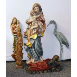 5 Holz- und Metallfiguren u.a.: 1x "Madonna mit Kind" ca. H 80cm, 1x "Reiher" ca. H 55cm (Sockel feh