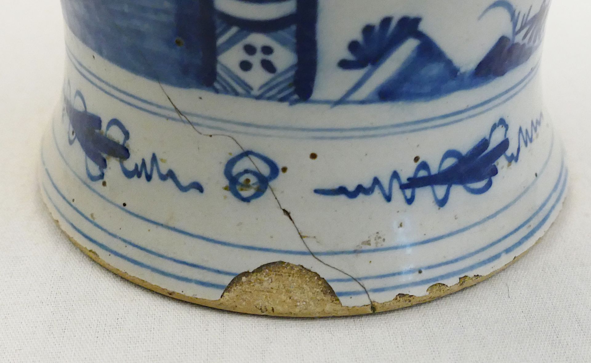 1 Balustervase wohl China 19. Jh., Keramik mit Unterglasur-Blaumalerei "Frauen- und Landschaftsmotiv - Bild 3 aus 5