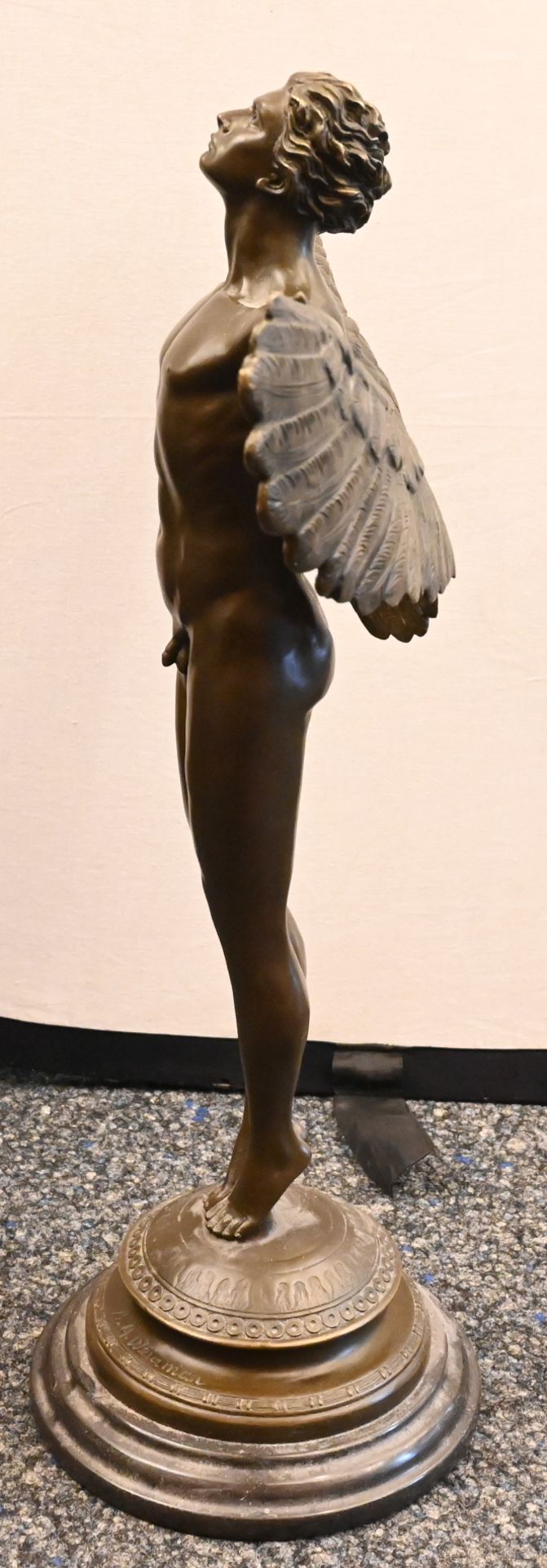 1Statue Bronze "Ikarus" Replik nach Adolph Alexander Weinman, H ca. 60cm auf rundem Marmorsockel, - Bild 5 aus 6