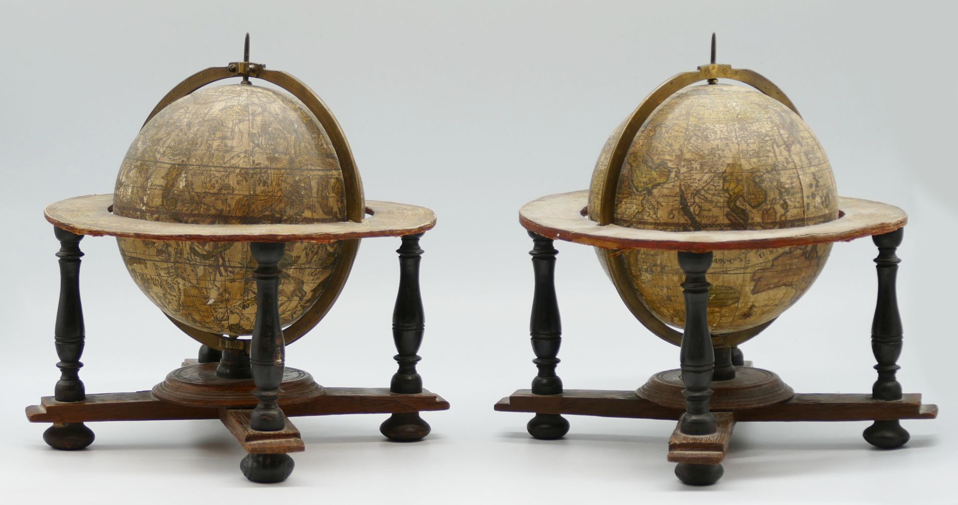 1 Globenpaar wohl Ende 18. Jahrhundert "Erd- und Himmelsglobus" wohl Johann Georg KLINGER u. Johann  - Bild 2 aus 11