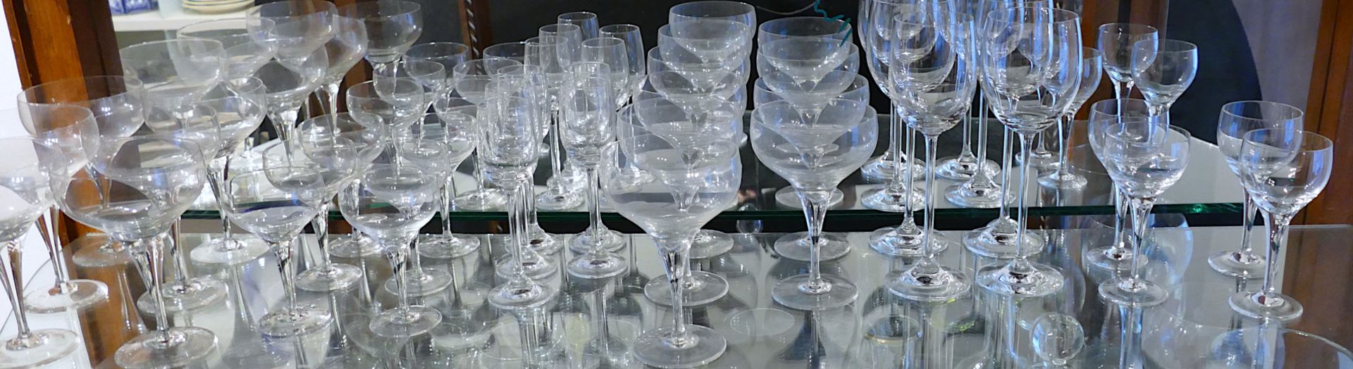 1 großes Konv. Glasobjekte (ca. 85 Teile) z.T. ROSENTHAL: Gläser versch. Formen, Glasschale "Romanze - Image 2 of 4