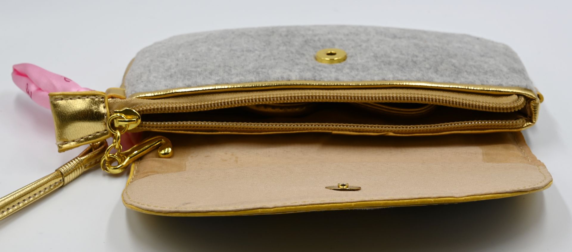 1 Mäppchen/Umhängetasche, Textil JUICY Luxury, grau/gold, 11,5cm x 19,5cm, min. Tsp. - Image 3 of 3