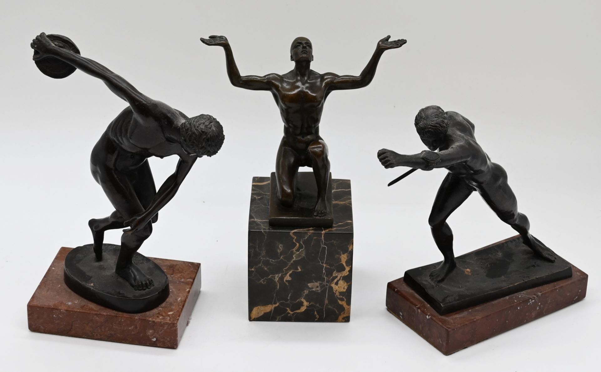 5 Figuren/ Statuetten Bronze u.a., z.B. "Kniender Adonis", "Diskuswerfer", "Schwertkämpfer" u.a.,