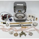 1 Konv. Schmuck: Silber (ca. 14 Teile), Mode/Metall u.a., z.T. mit Halbedelsteinen sowie Armbanduhre
