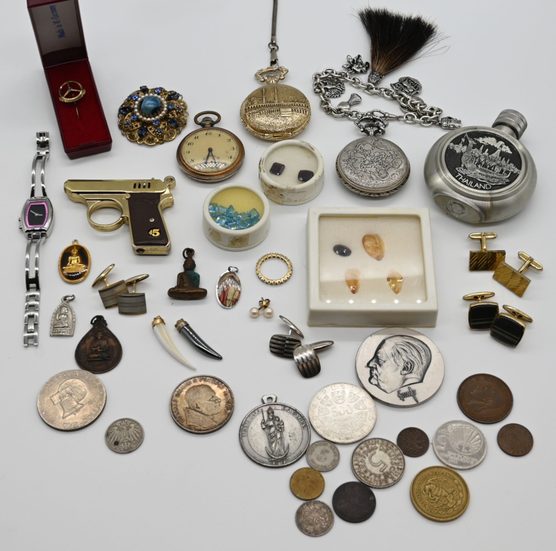 1 Konv. Schmuck: Silber (ca. 15 Teile), z.T. mit Kunstperlen, lose Edelsteine, wohl z.T. Citrine und