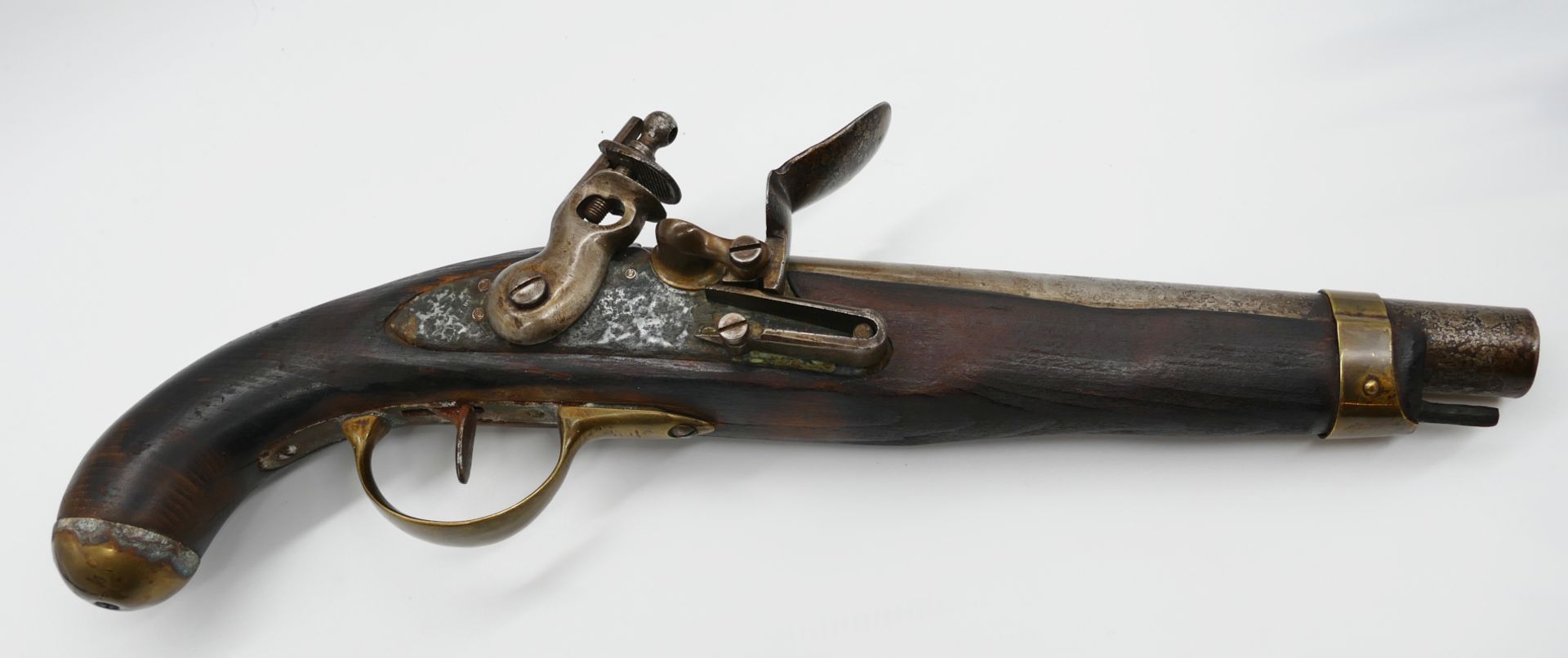 1 Steinschlosspistole wohl 19. Jh. Holz mit Messing-/Metallappliken, ca. L 43cm, z.T. besch. (Rost,