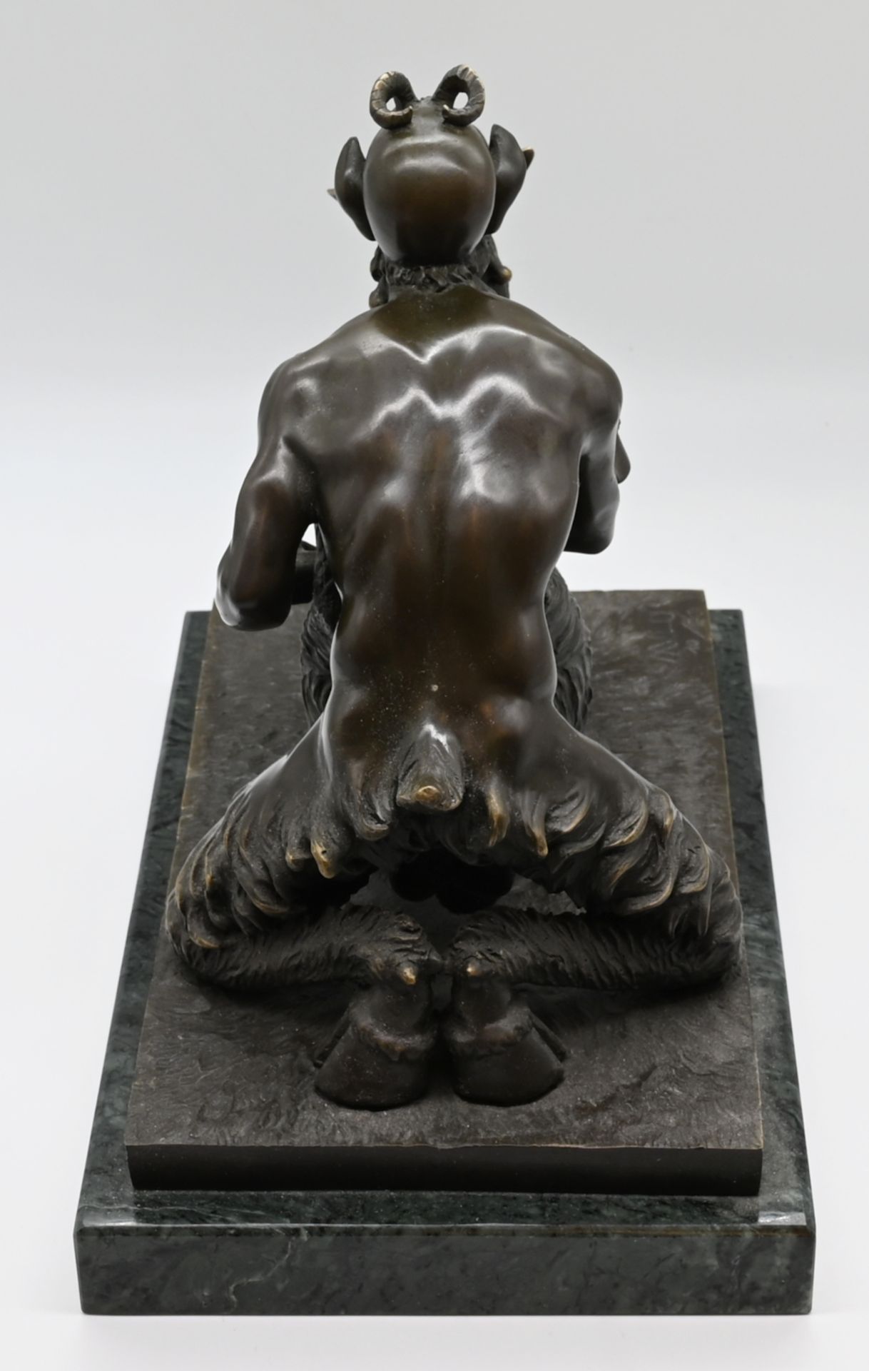 1 Figurengruppe Bronze "Faun mit Ziege" Replik nach antikem Vorbild aus Pompeji, bez. "Milo" (wohl M - Bild 4 aus 5