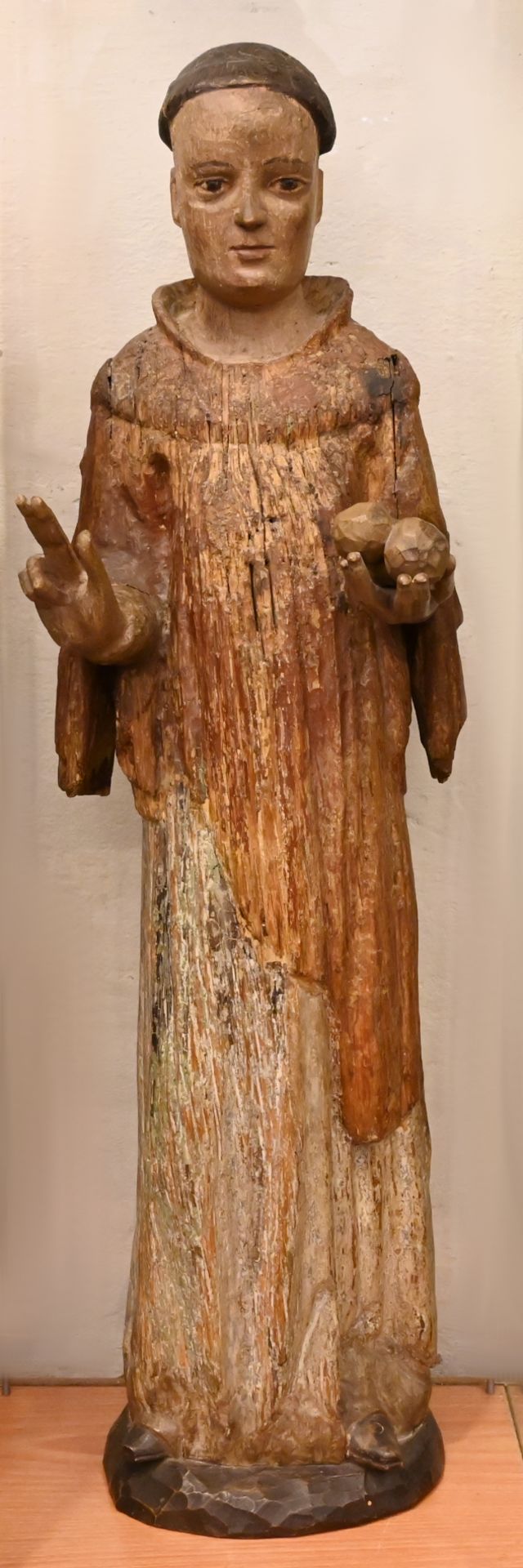 1 Holzfigur "Heiliger Stephanus" farbig gefasst, lt. beiliegender Beschreibung romanisch mit Ergänzu