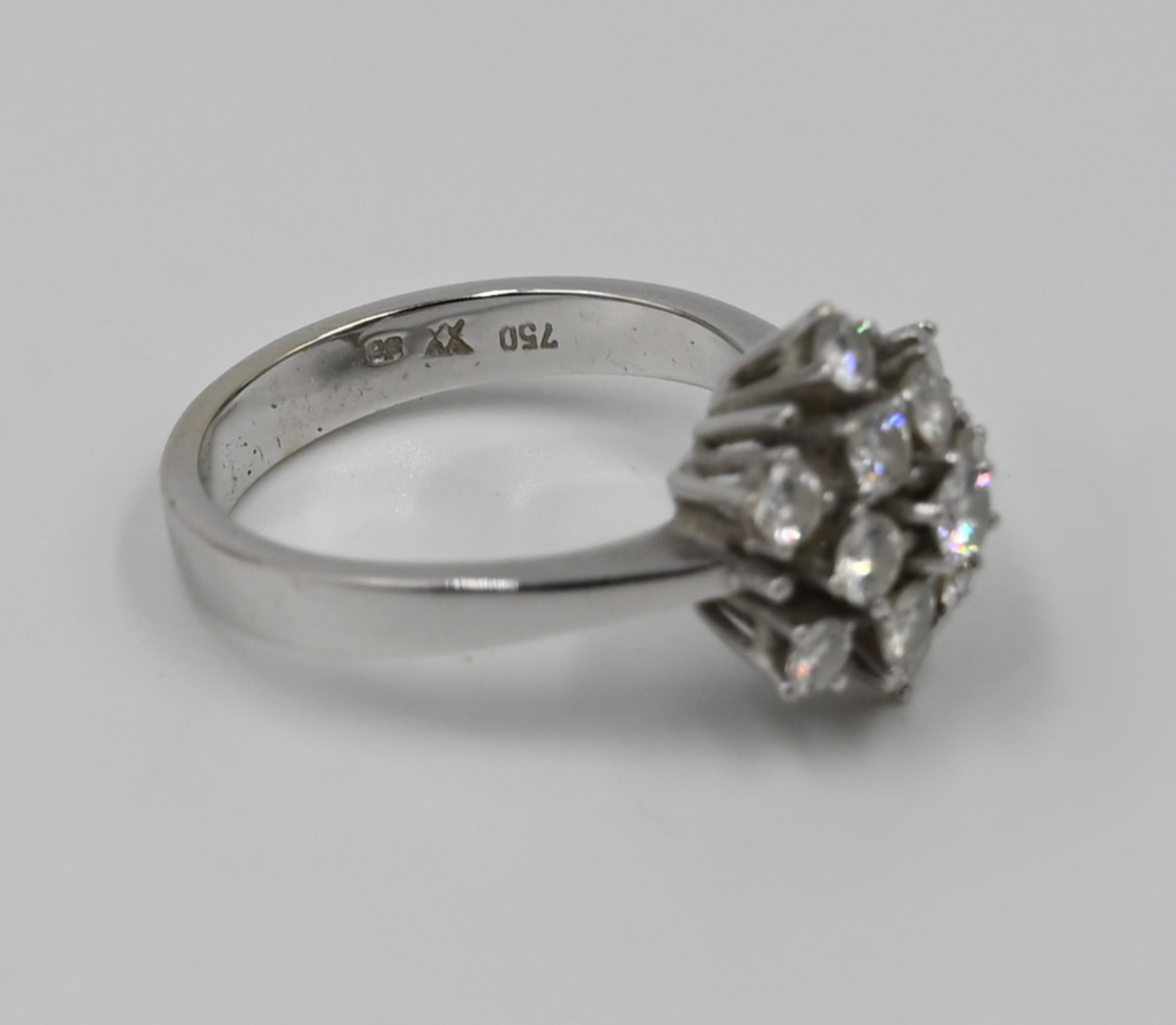 1 Damenring WG 18ct., mit Brillanten bis zu ca. 0,15ct., Ringgr. ca. 54, min. Tsp. - Image 2 of 2