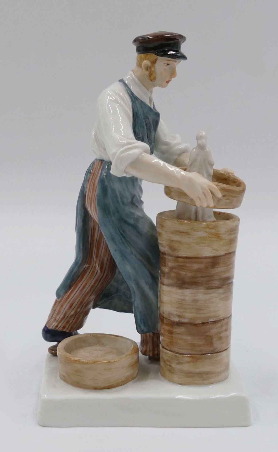 1 Figur Porzellan MEISSEN "Kapselsetzter bei der Porzellanherstellung" Entwurf: Karl Theodor EICHLER - Bild 4 aus 5